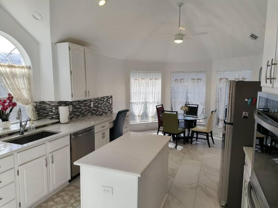 Newly Remodeled 3Bed2Bath Monthly Rental with Pool, Office Space