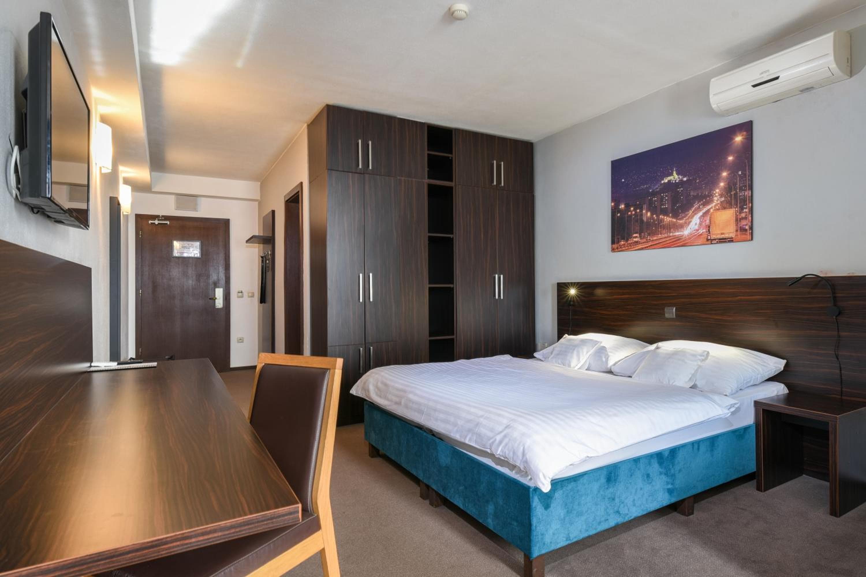 BOUTIQUE HOTEL11 with rooftop SPA