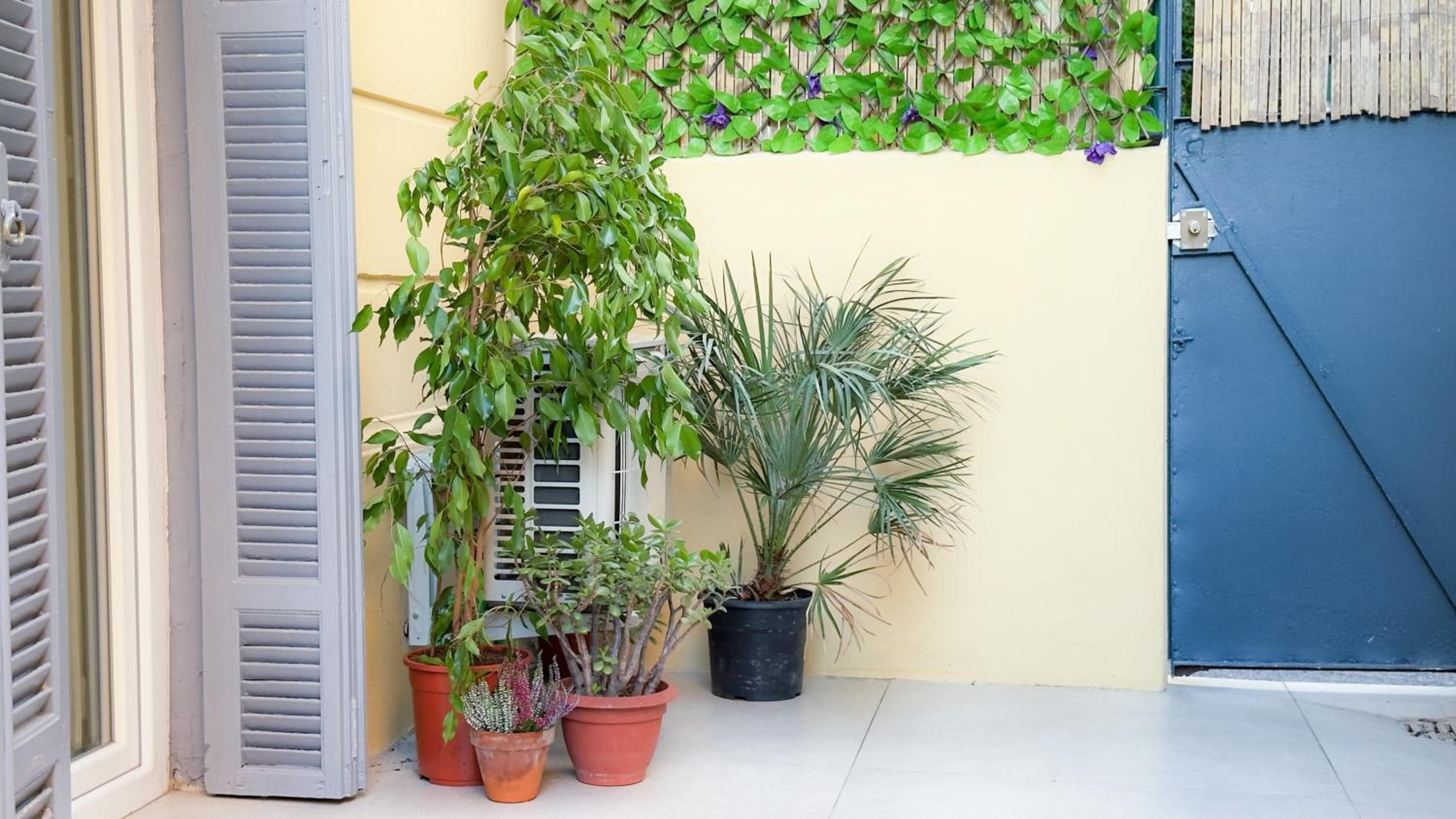 Central Studio - Bright & Modern - Private Terrace - AirCon - Near Train & Beach