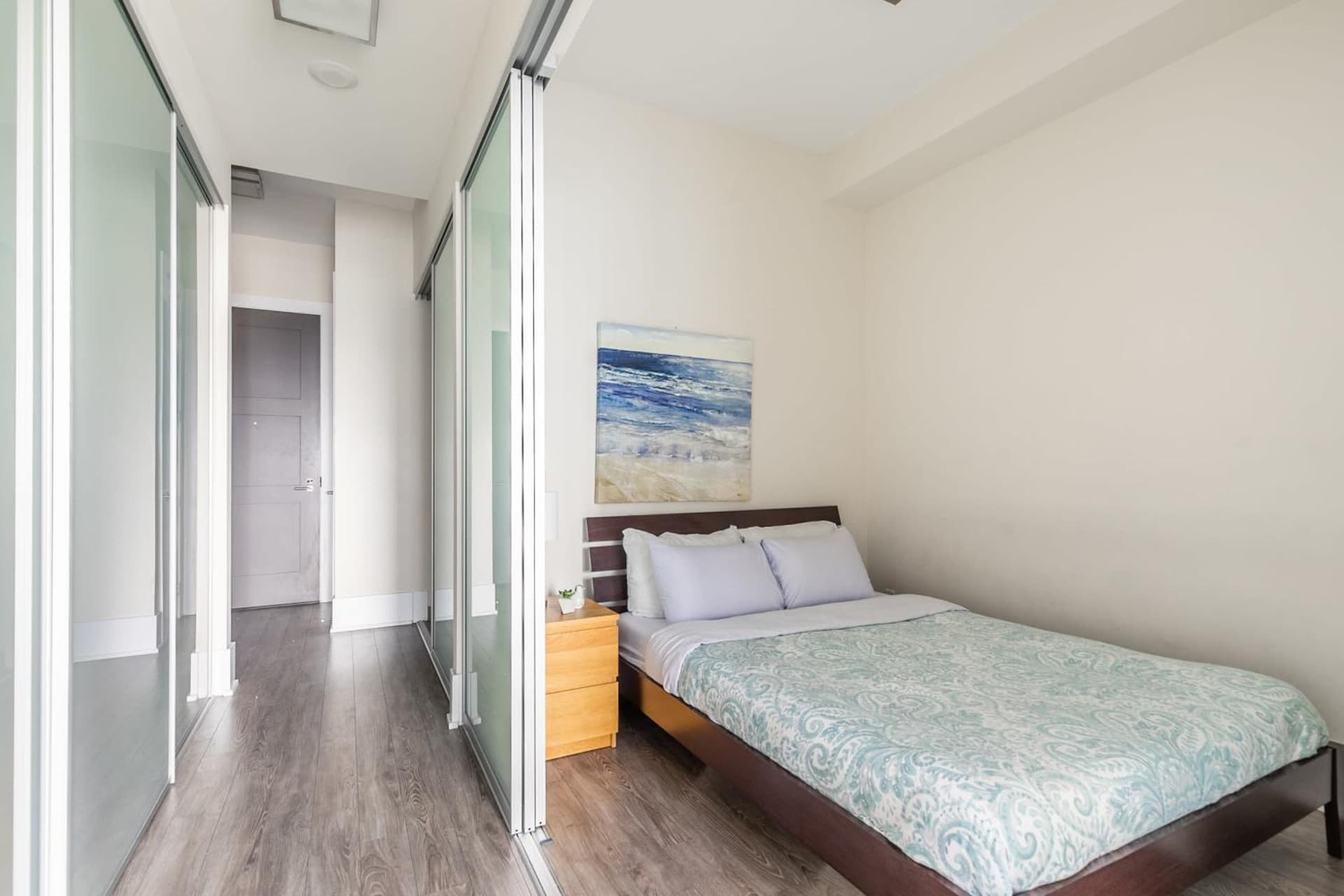 Spacious Condo w Stunning Views of Downtown