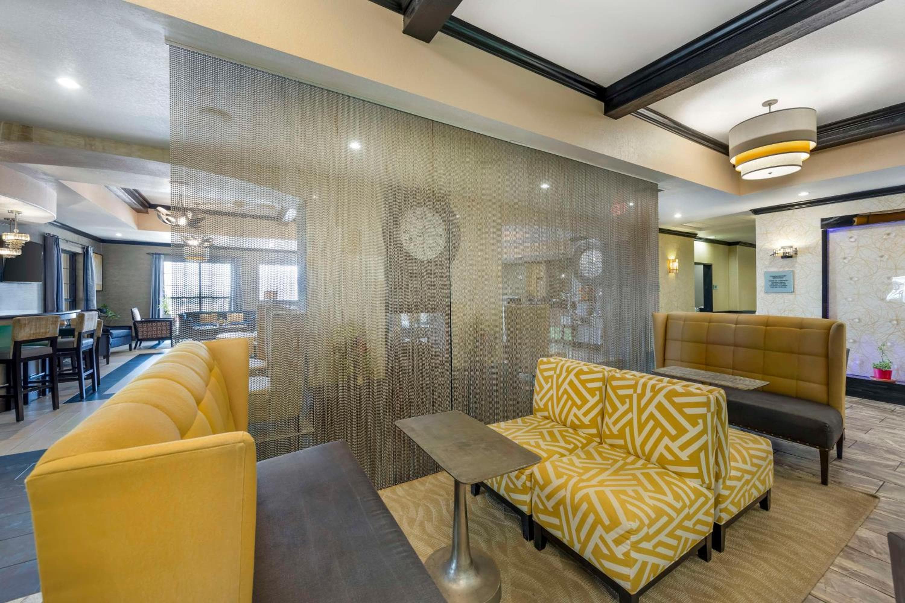 Best Western Plus Emerald Inn & Suites