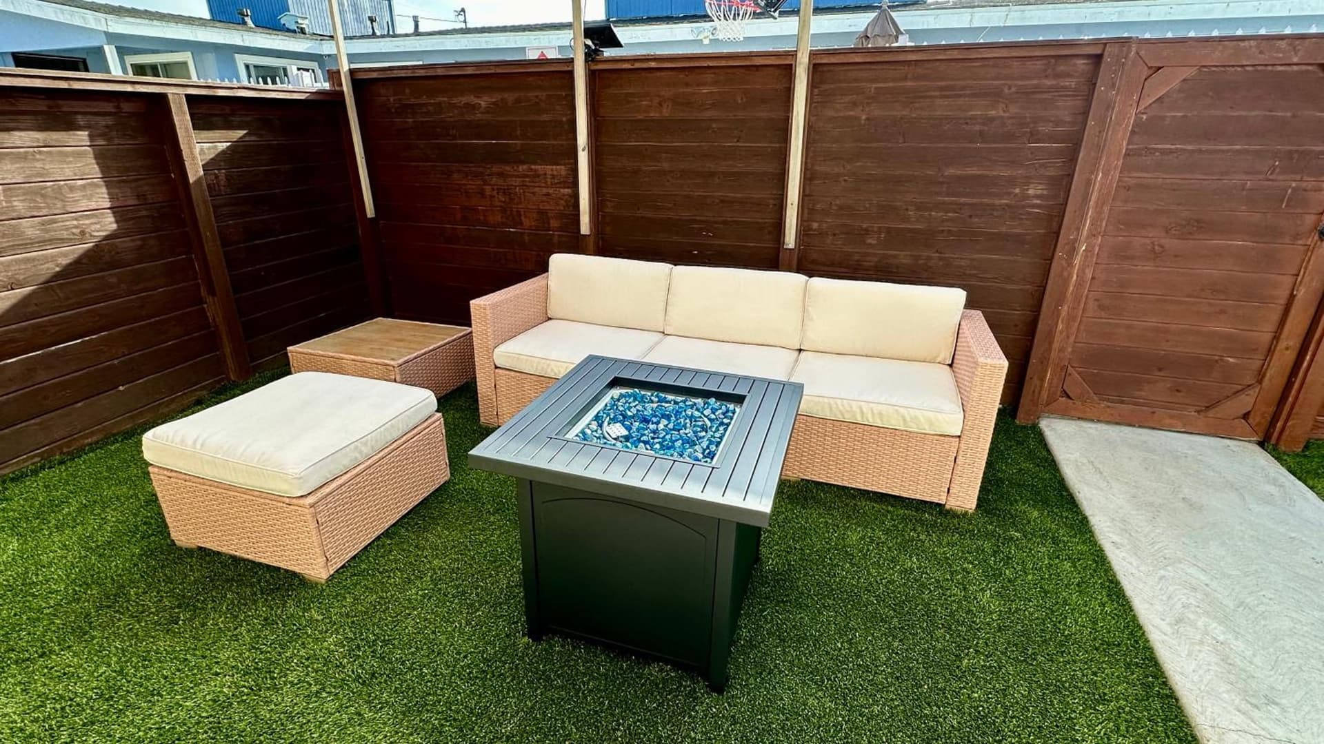 King Suite near SpaceX, SoFI, LAX and Sout Bay Beaches