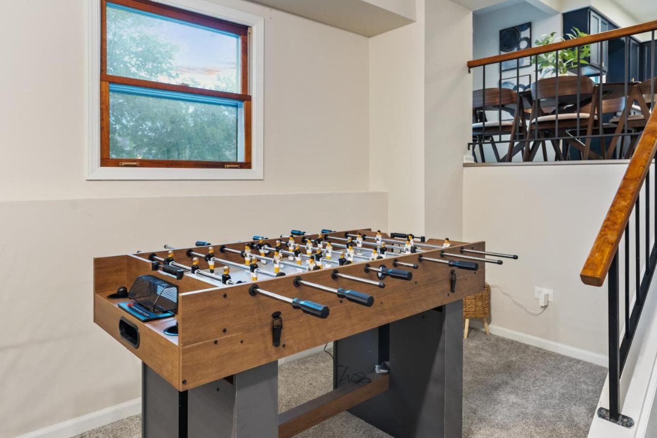 Plainfield Luxury 4 BR with 2 King Beds Relaxing Vibes