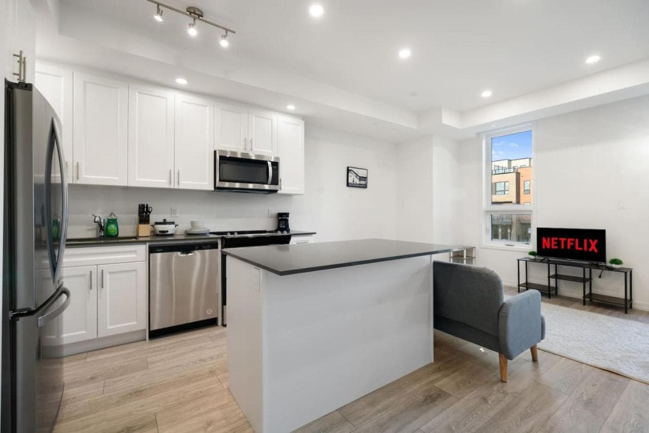 Modern Getaway with Smart TVs, Laundry and Workspace