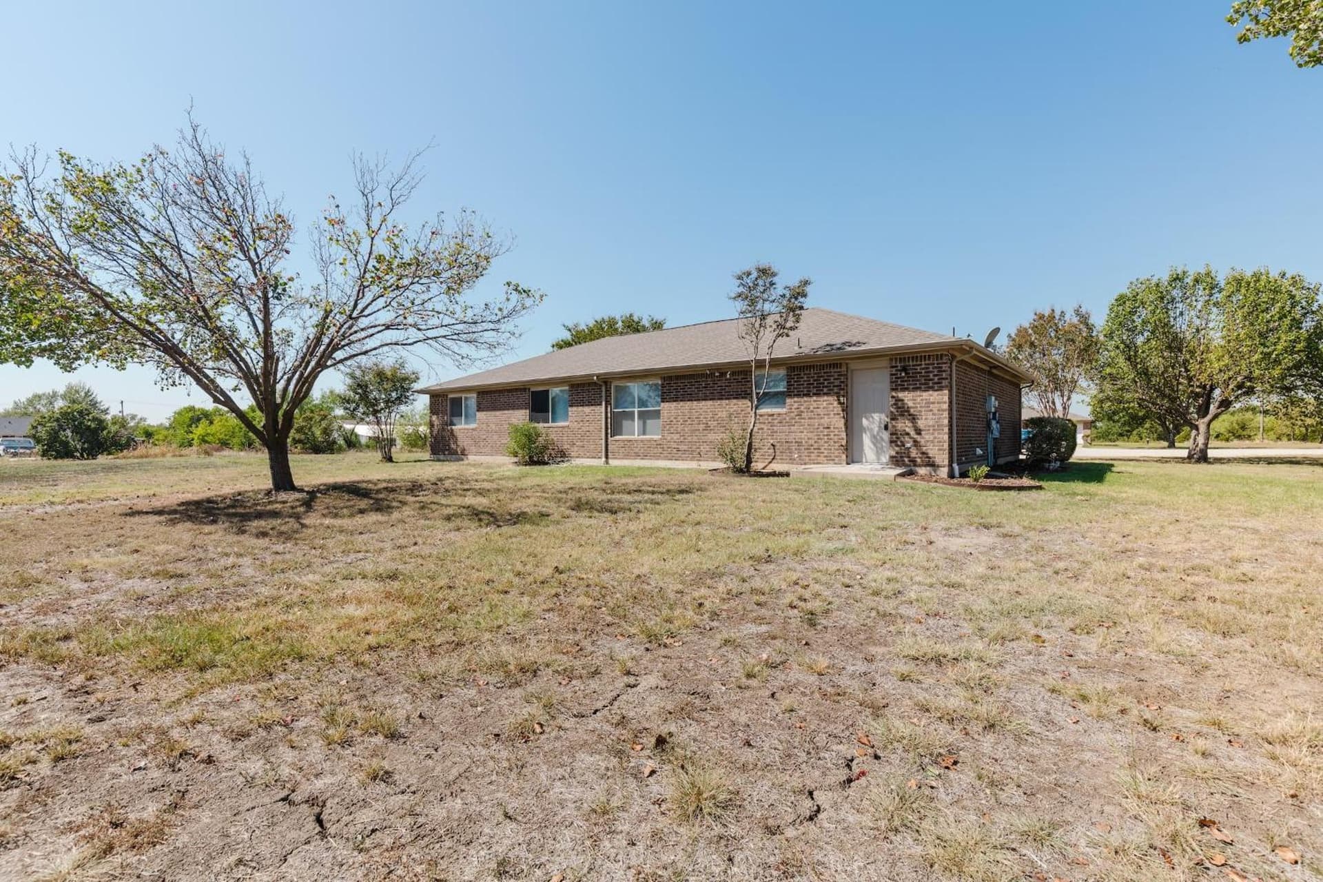Cozy 3BR Family Home with Large Yard, Sleeps 7