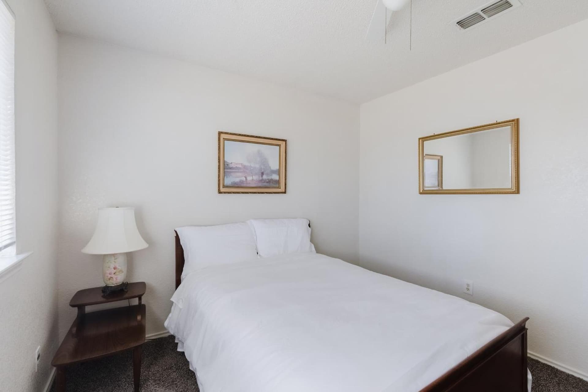 Cozy 3BR Family Home with Large Yard, Sleeps 7