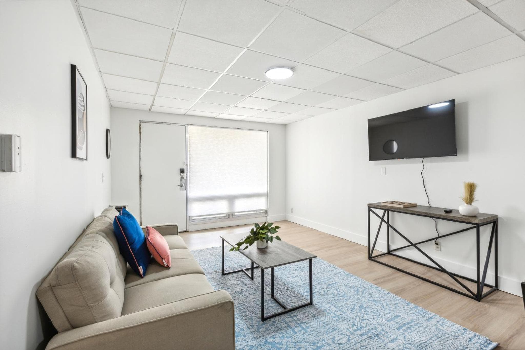 East 120 I Modern Refinished Apt Downtown I Gym