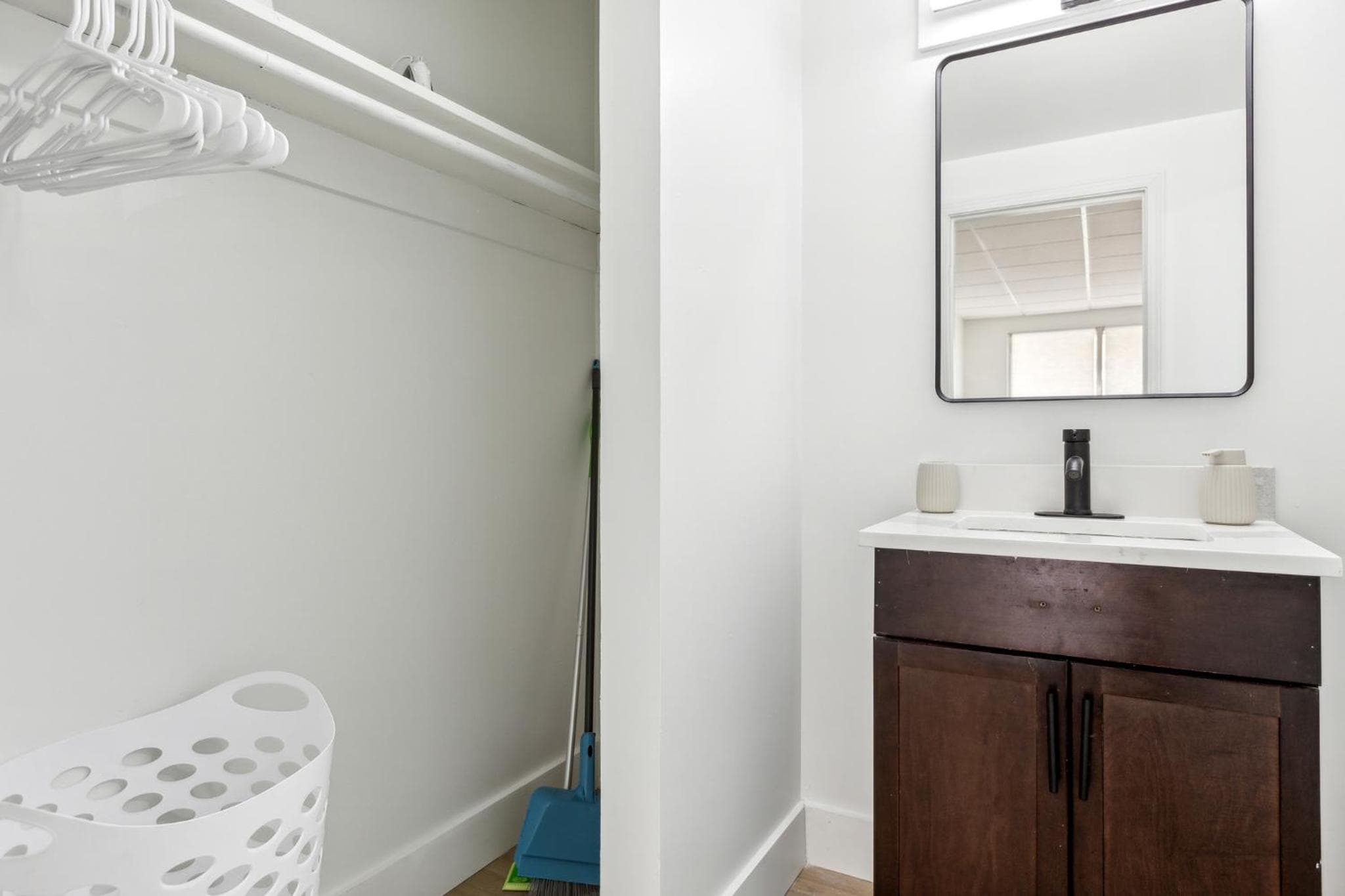 East 120 I Modern Refinished Apt Downtown I Gym