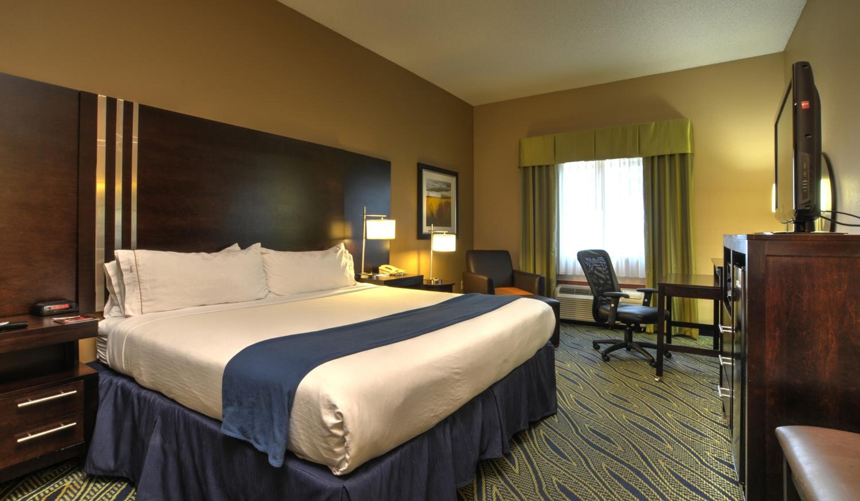 Holiday Inn Express & Suites Midwest City by IHG
