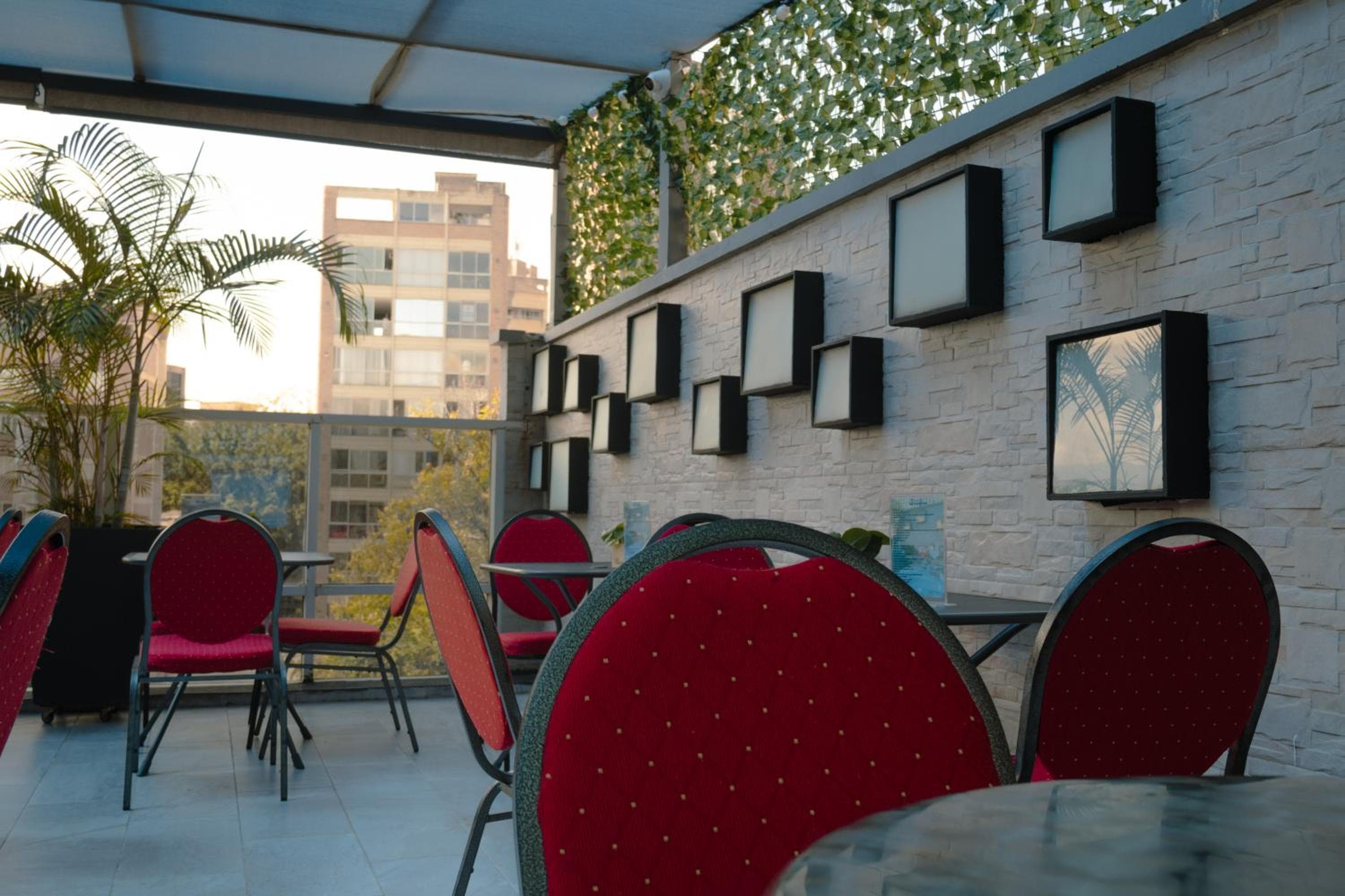Hotel Laureles Plaza