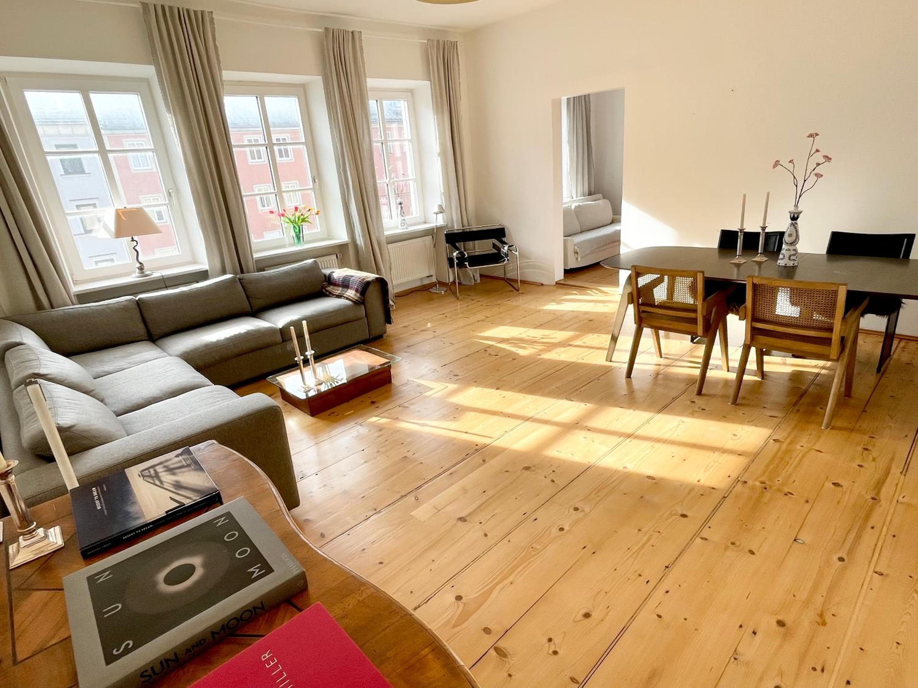 New furnished, exclusive large flat in City Center, 30min to Airport