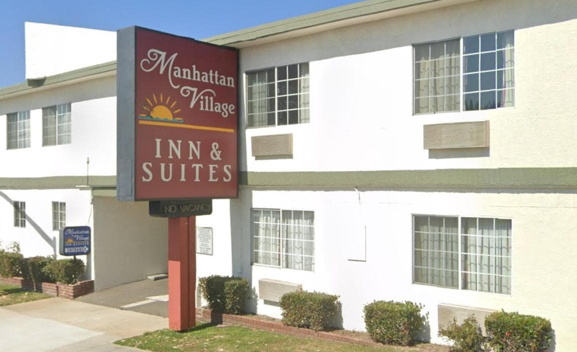 Manhattan Inn & Suites
