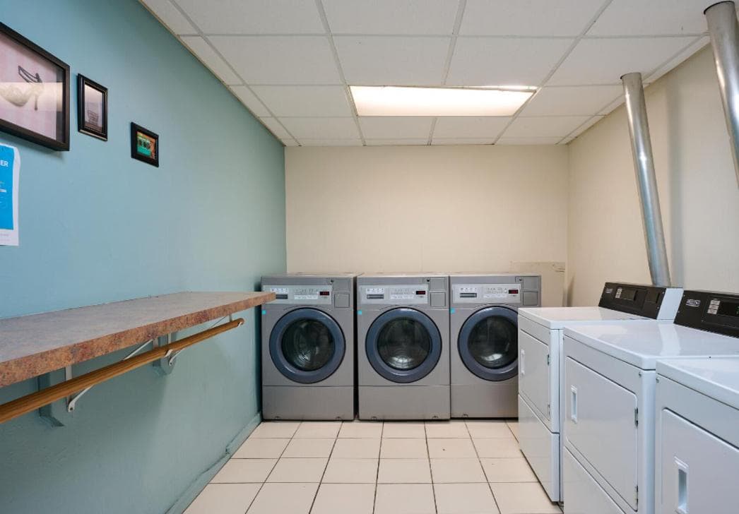 East 120 I Modern Refinished Apt Downtown I Gym