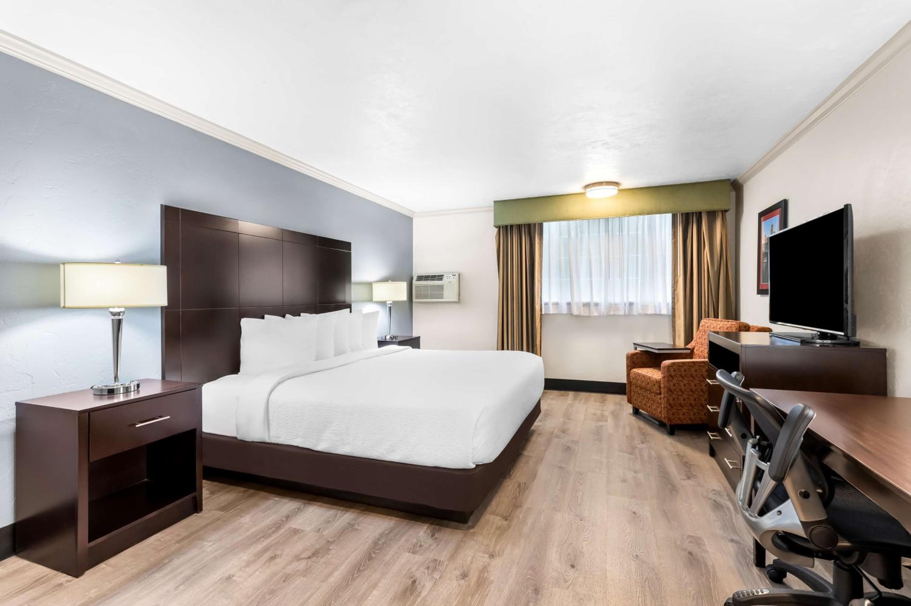 Best Western Plus Parkway Inn