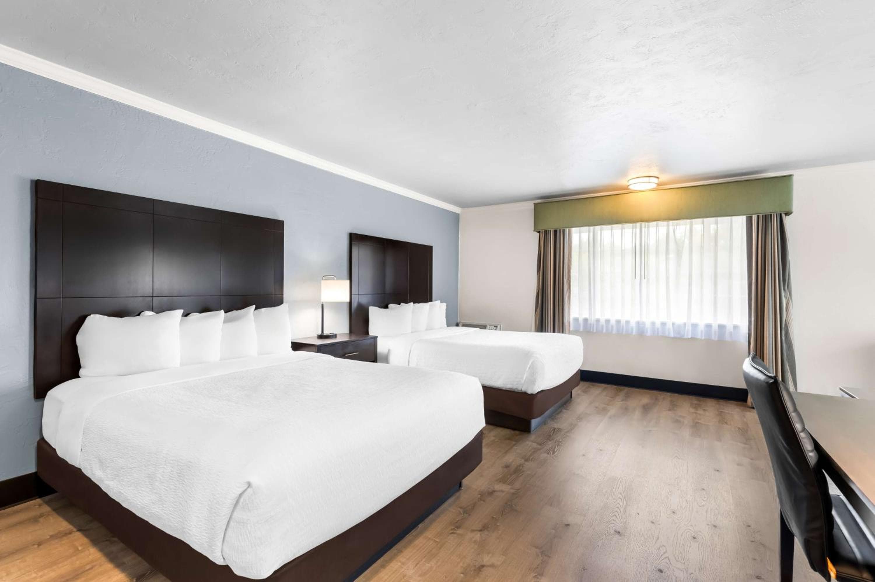 Best Western Plus Parkway Inn