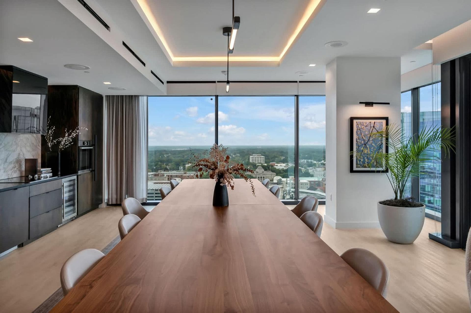 High-Rise Apt Raleigh Free Parking & Sunset View 2
