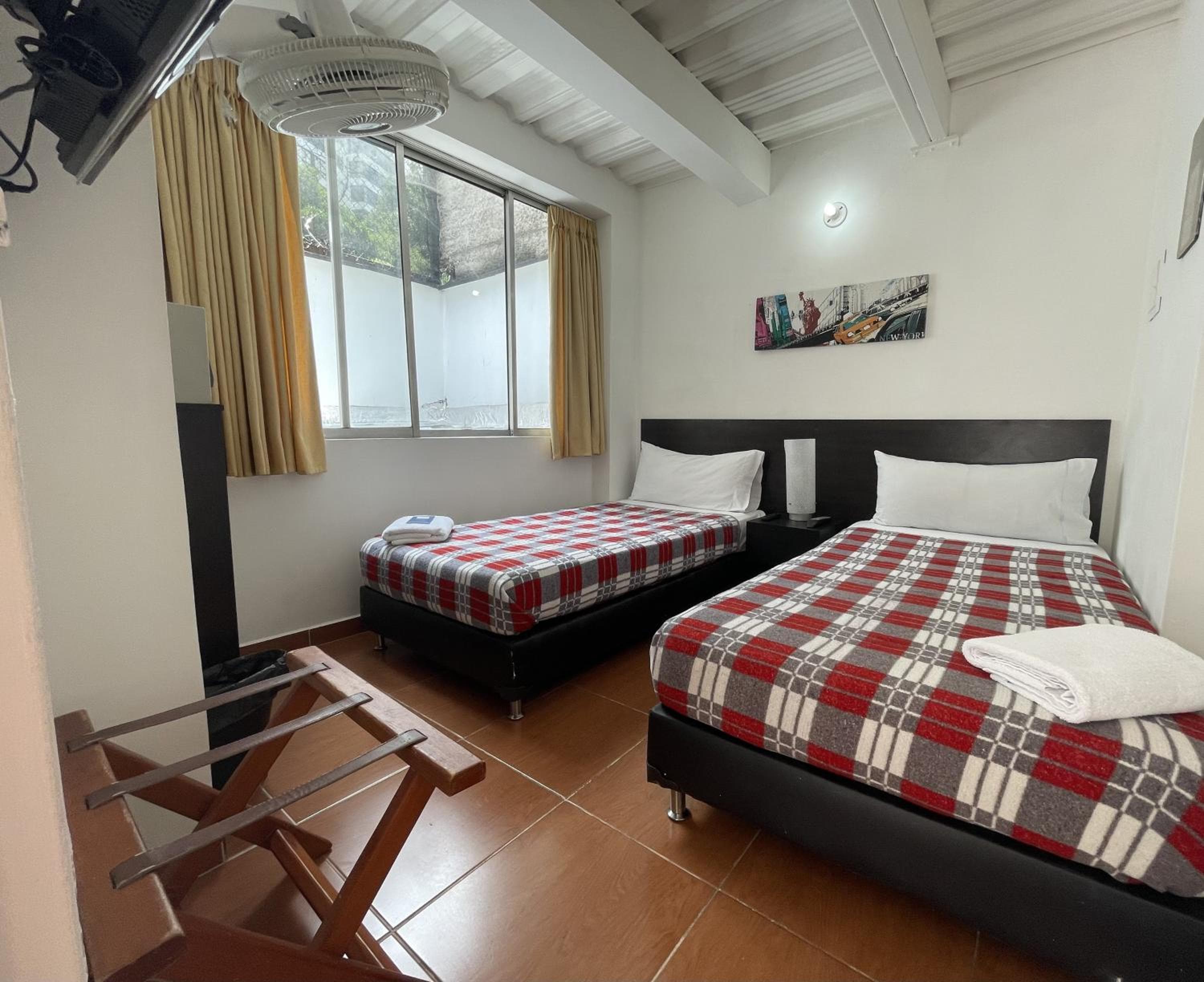 Hostal Lleras Calle 8