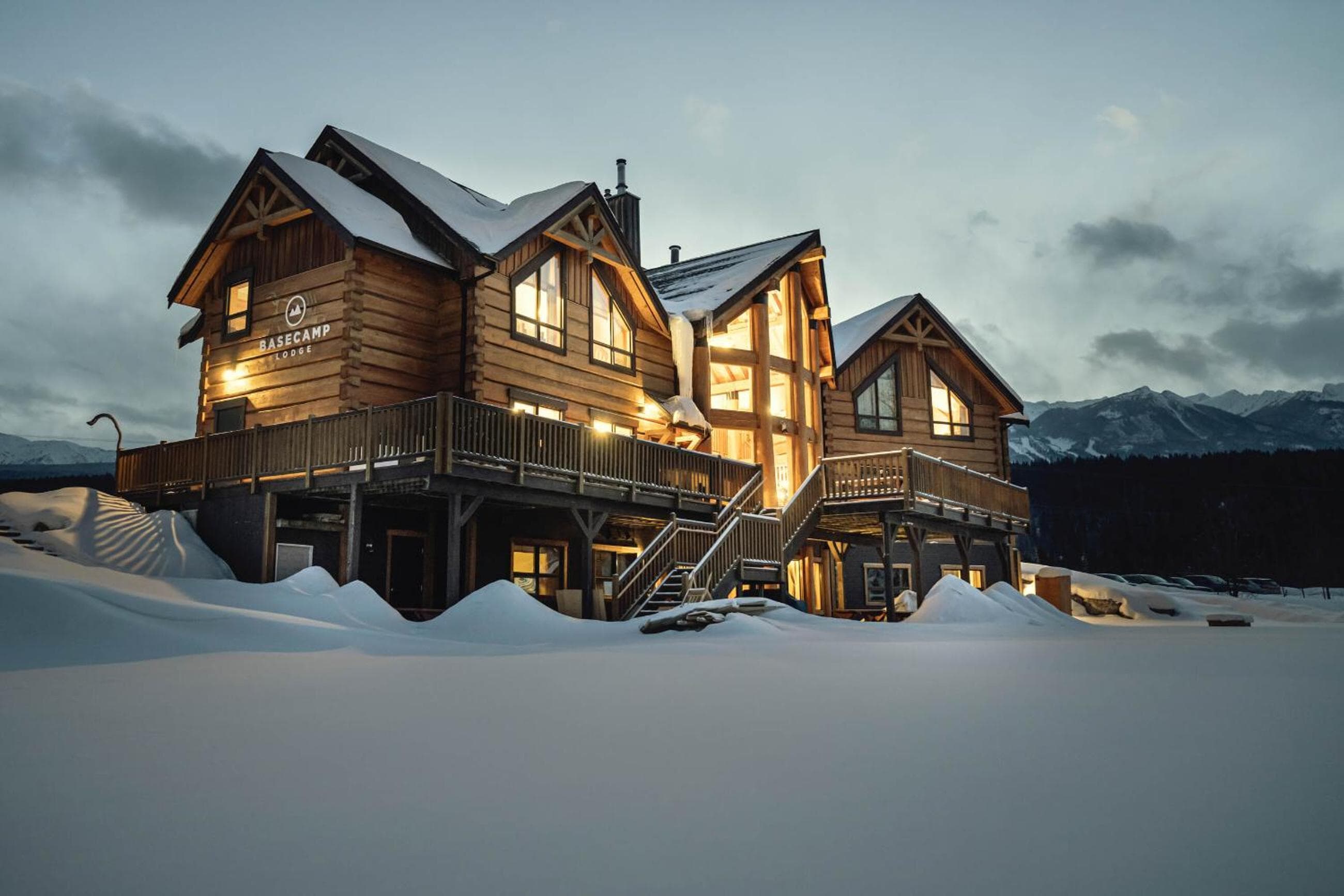 Basecamp Lodge Golden