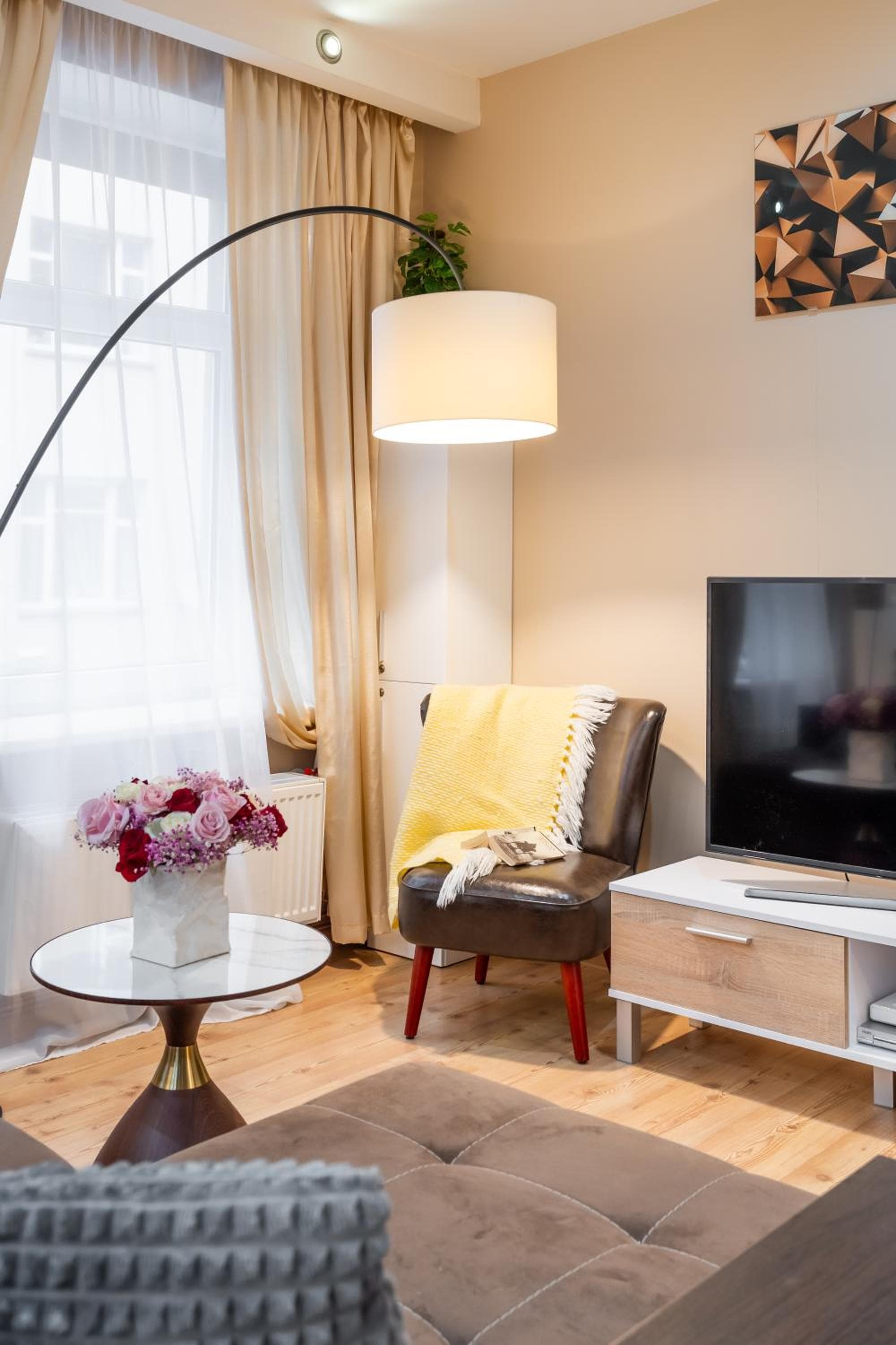 Baltic Amber in Diplomatic District & Free Parking
