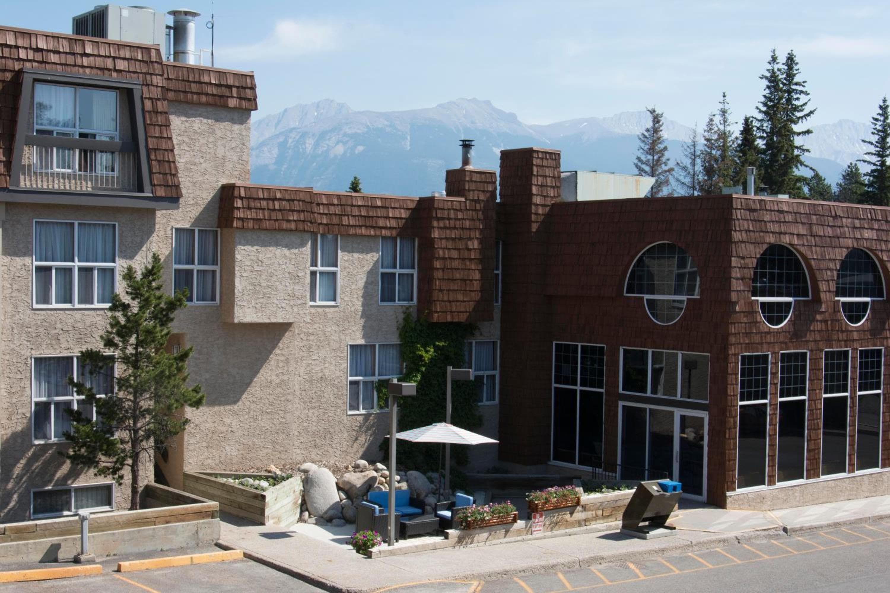 Tonquin Inn
