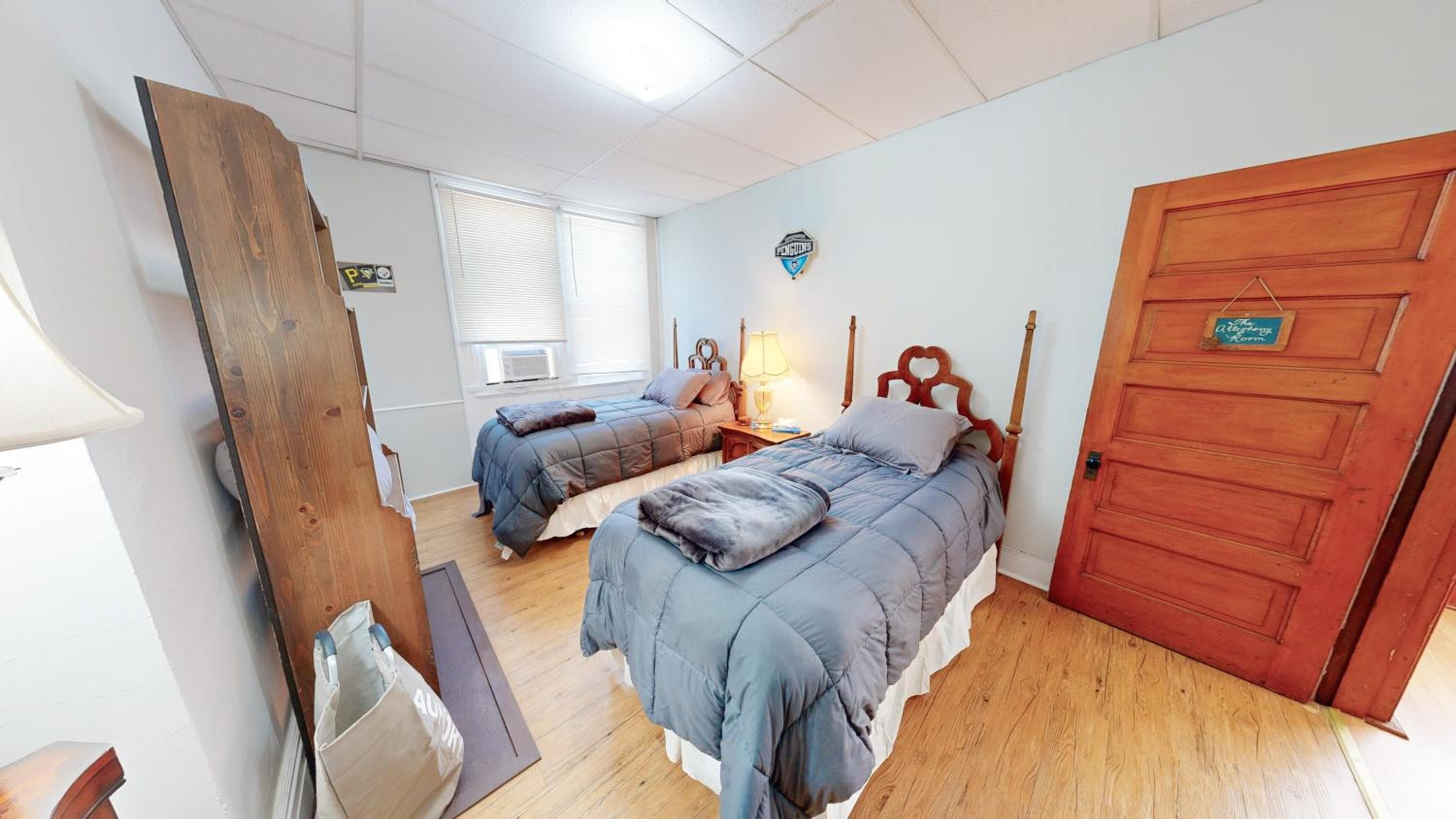 ENTIRE Big Family Home Close To Zoo and Events - Private Patio and Firepit