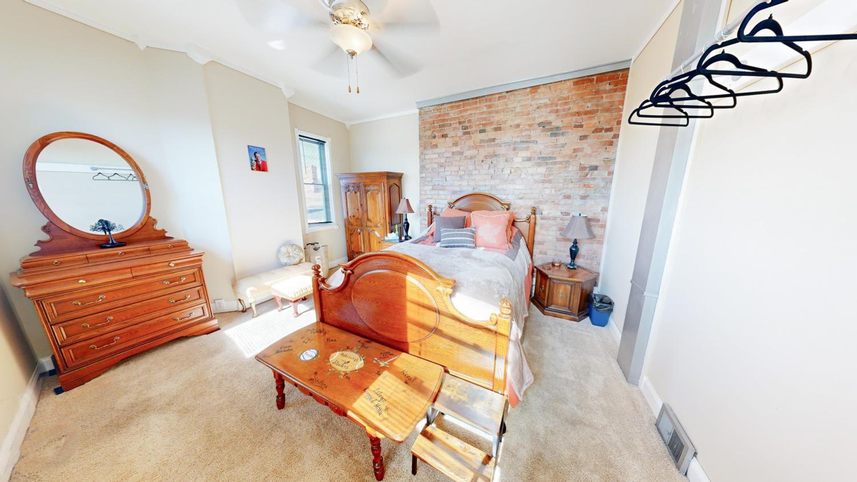 ENTIRE Big Family Home Close To Zoo and Events - Private Patio and Firepit