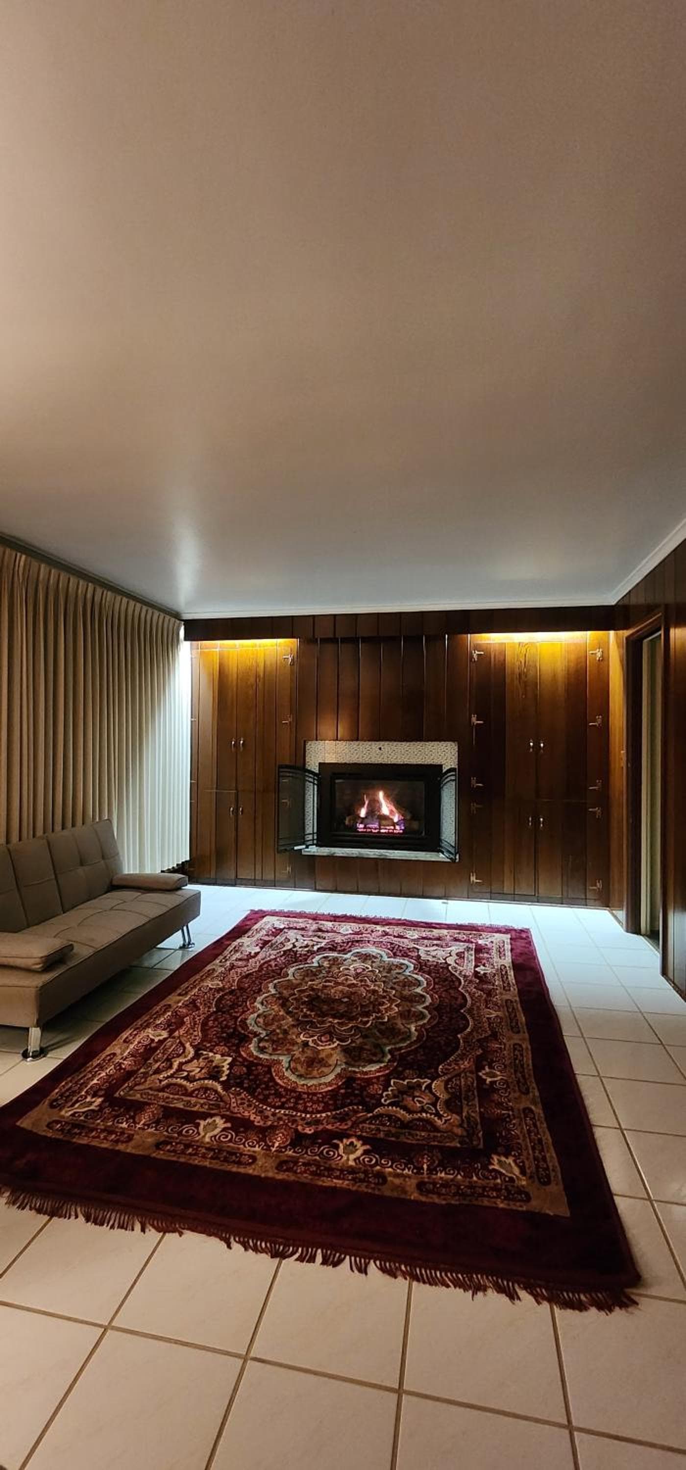 Cheerful 4 bedroom bungalow with indoor fireplace