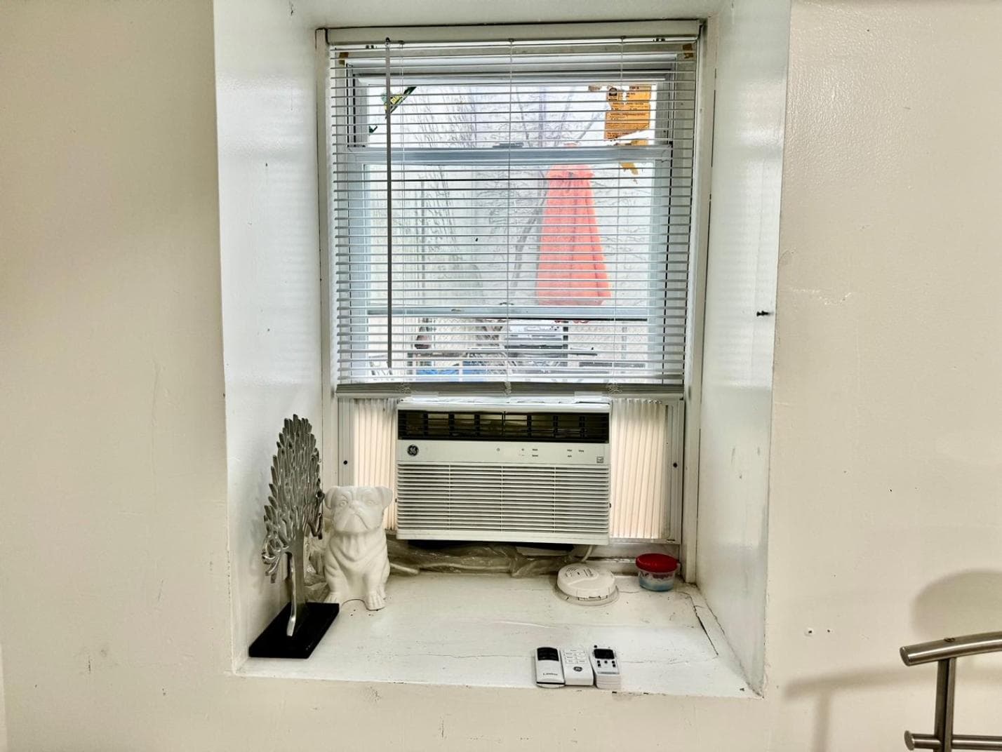 Very PRIVATE, next to Manhattan 2 BR APT with Backyard
