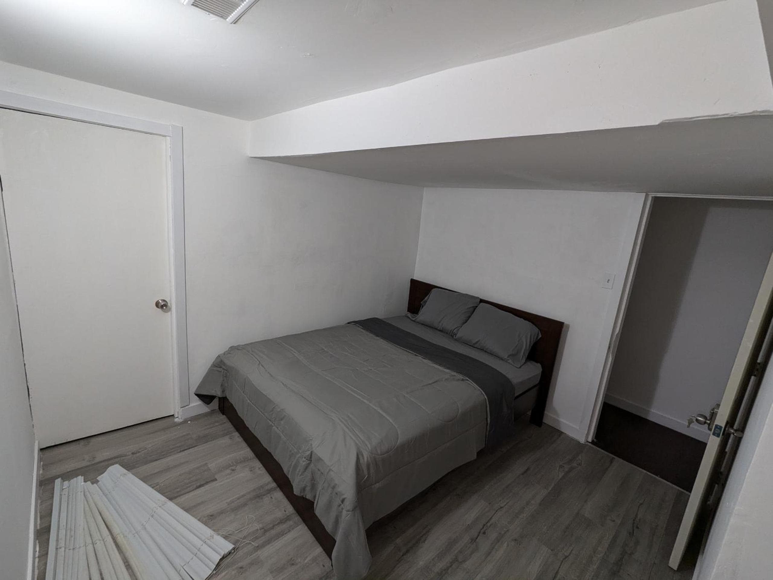 Fully furnished freshly renovated rooms ideal for students, workers and travellers in the neighbourhood of Ottawa-Gatineau