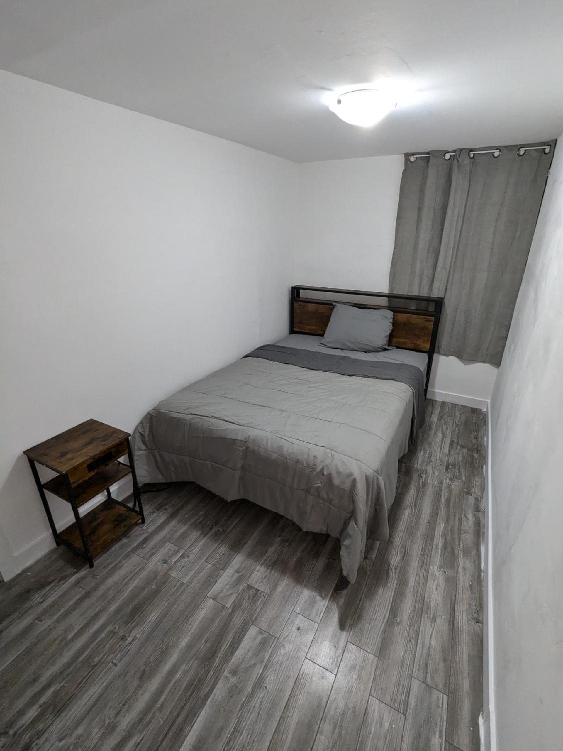 Fully furnished freshly renovated rooms ideal for students, workers and travellers in the neighbourhood of Ottawa-Gatineau
