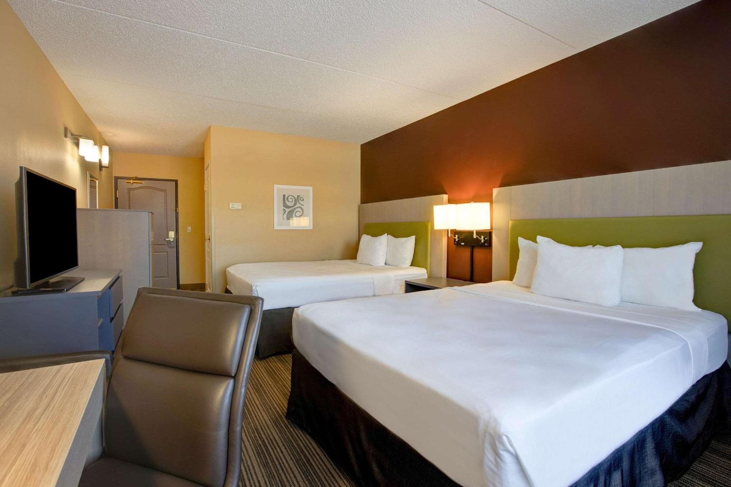 Comfort Inn & Suites St Paul Northeast
