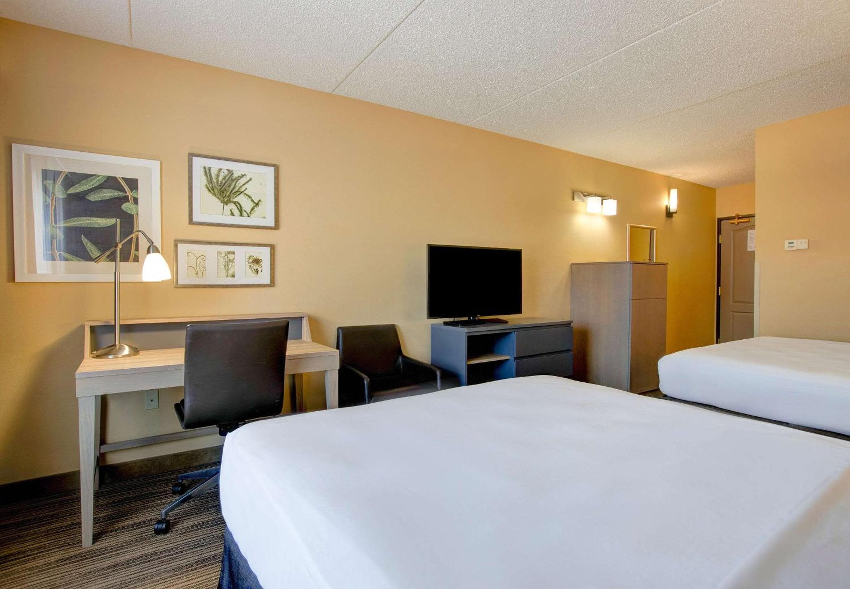 Comfort Inn & Suites St Paul Northeast