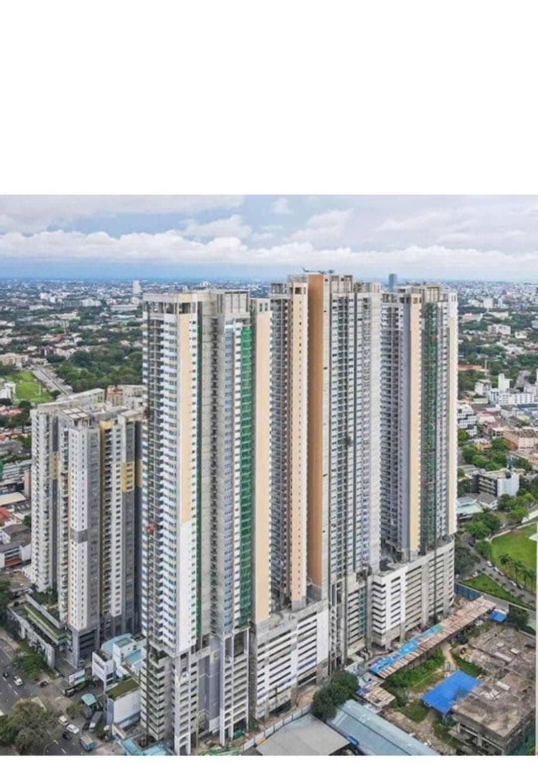 Trizen Luxury 32nd Floor 2 Bed-2 Bath Apartment with Pool, Harbour & Lotus Tower views