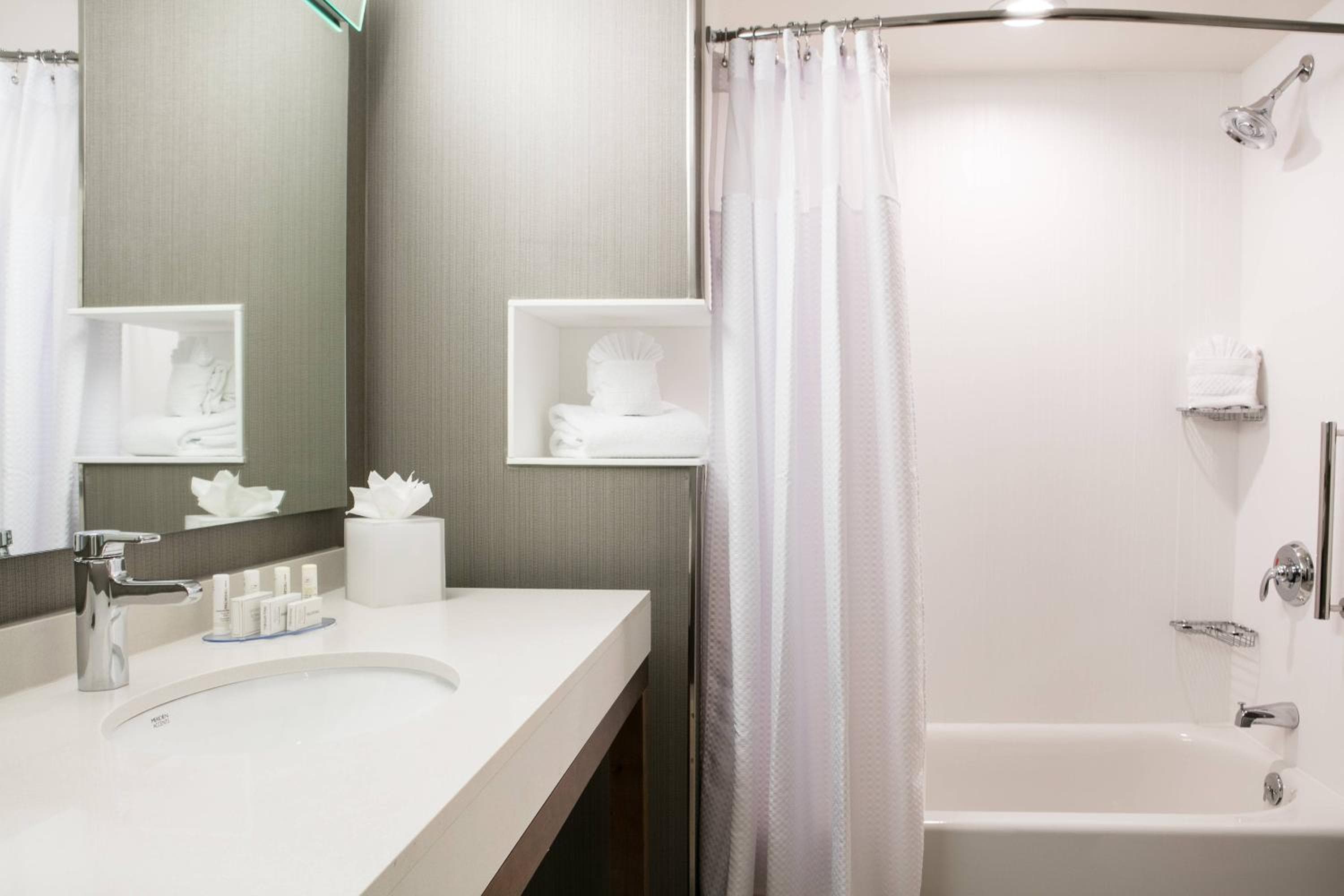 Courtyard by Marriott Omaha Bellevue at Beardmore Event Center