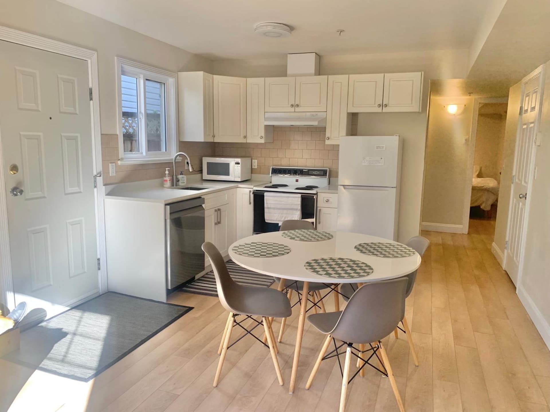 Entire 1Bed 1Bath Suite Coquitlam Centre
