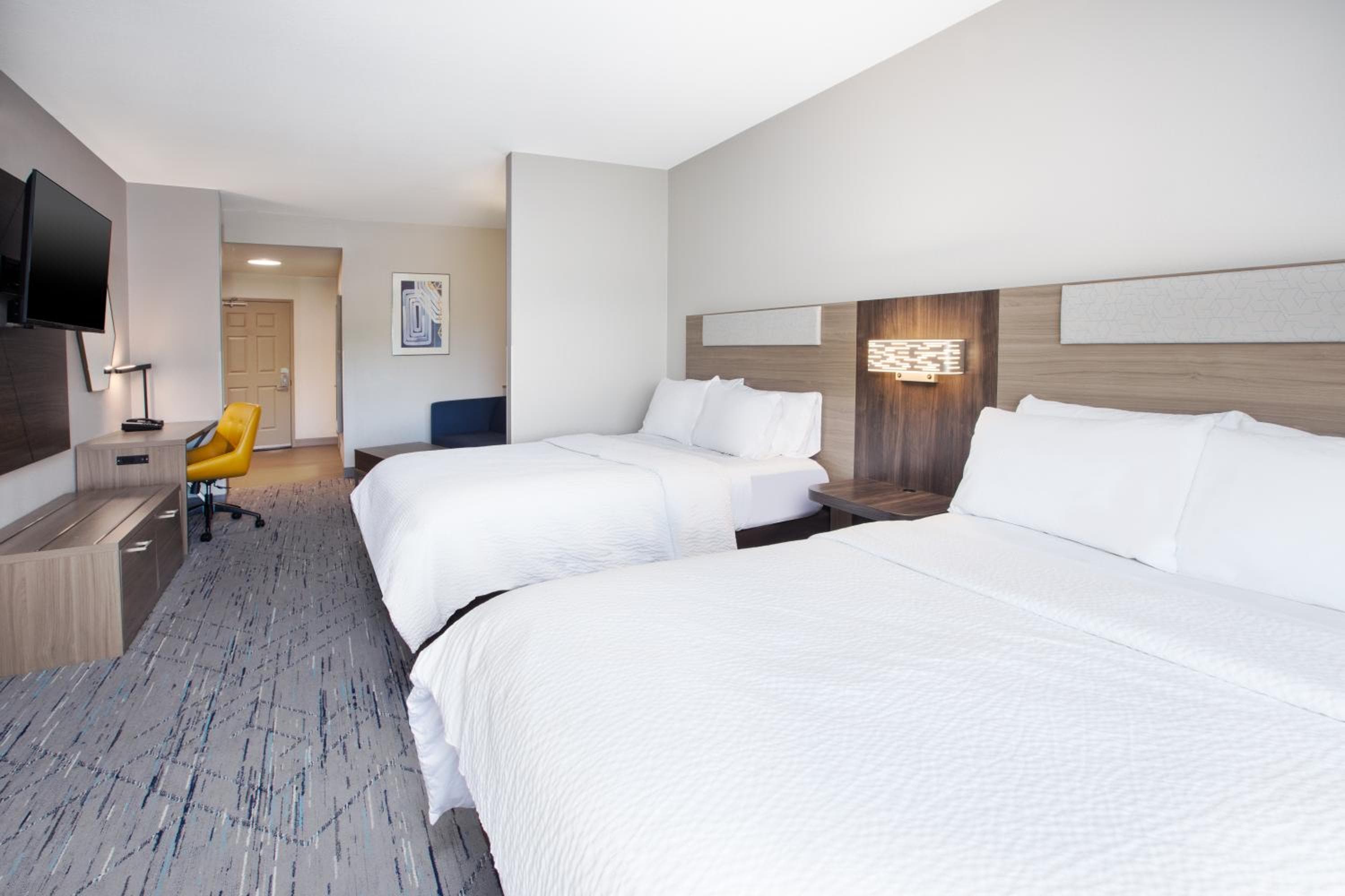 Holiday Inn Express & Suites Milwaukee NW - Park Place by IHG
