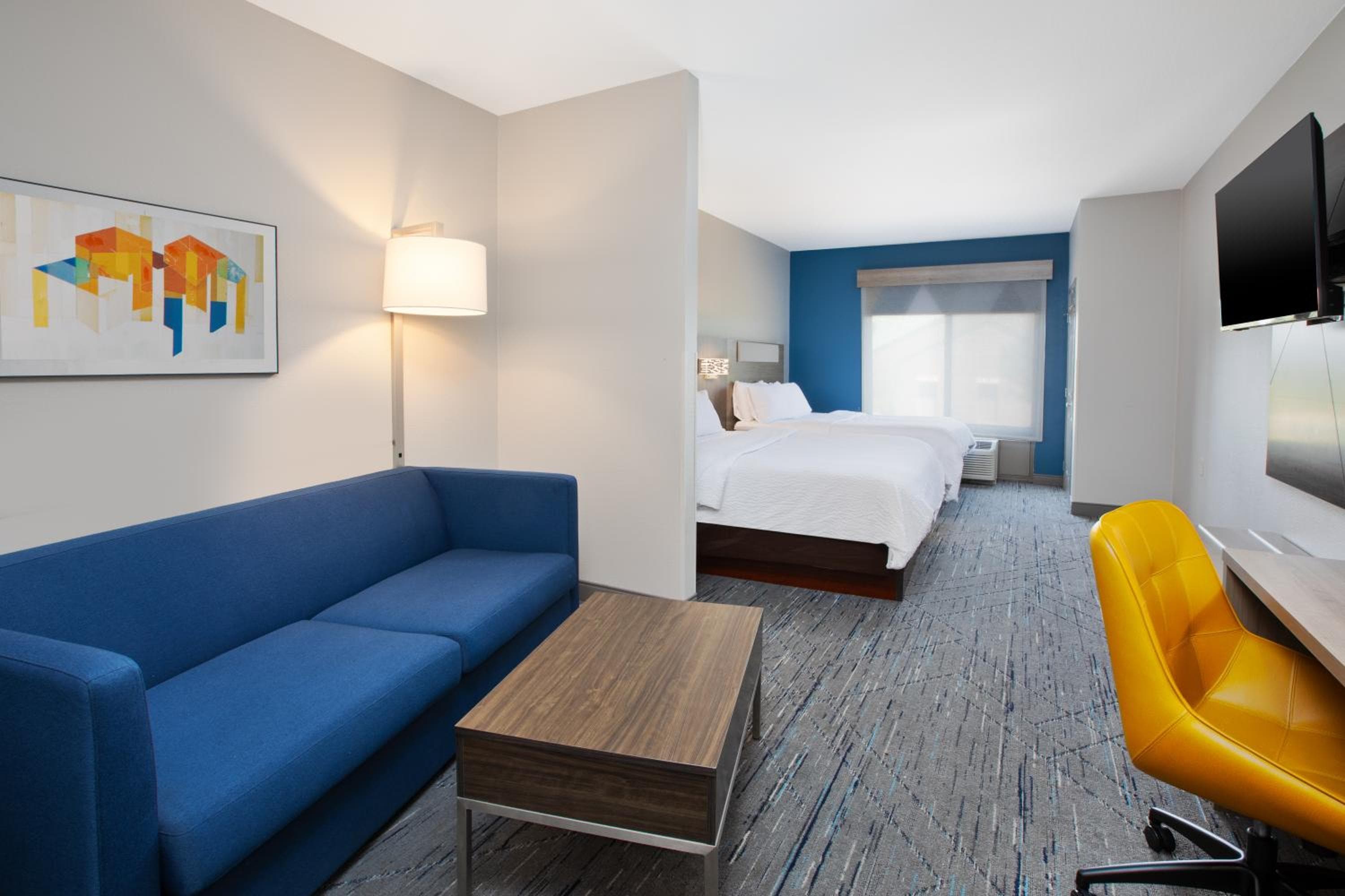 Holiday Inn Express & Suites Milwaukee NW - Park Place by IHG