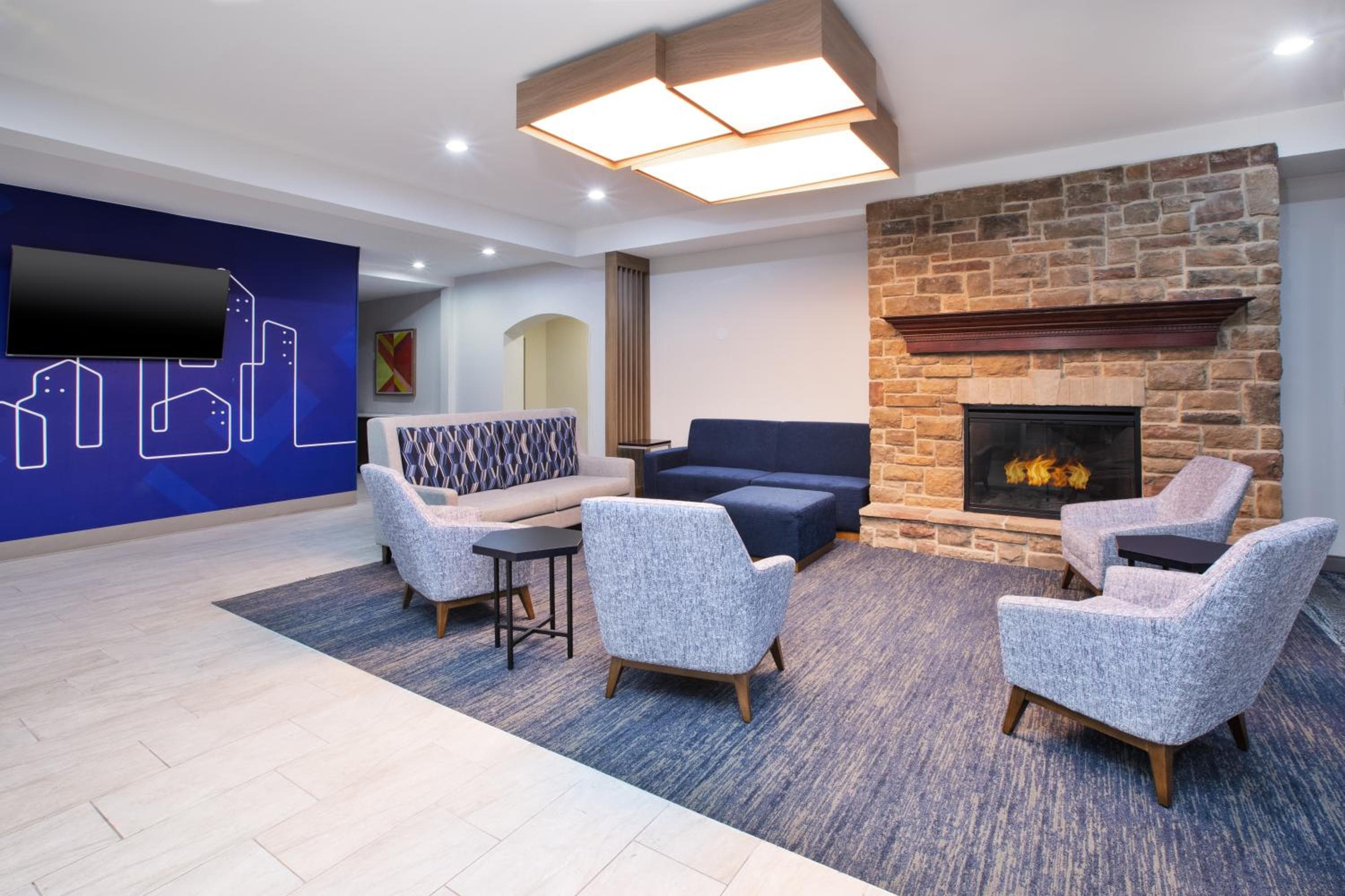 Holiday Inn Express & Suites Milwaukee NW - Park Place by IHG