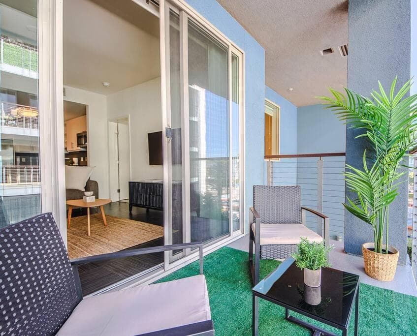 2BR 2BA Condo in Marina Del Rey - 5 Star Location - 15 min to LAX Airport