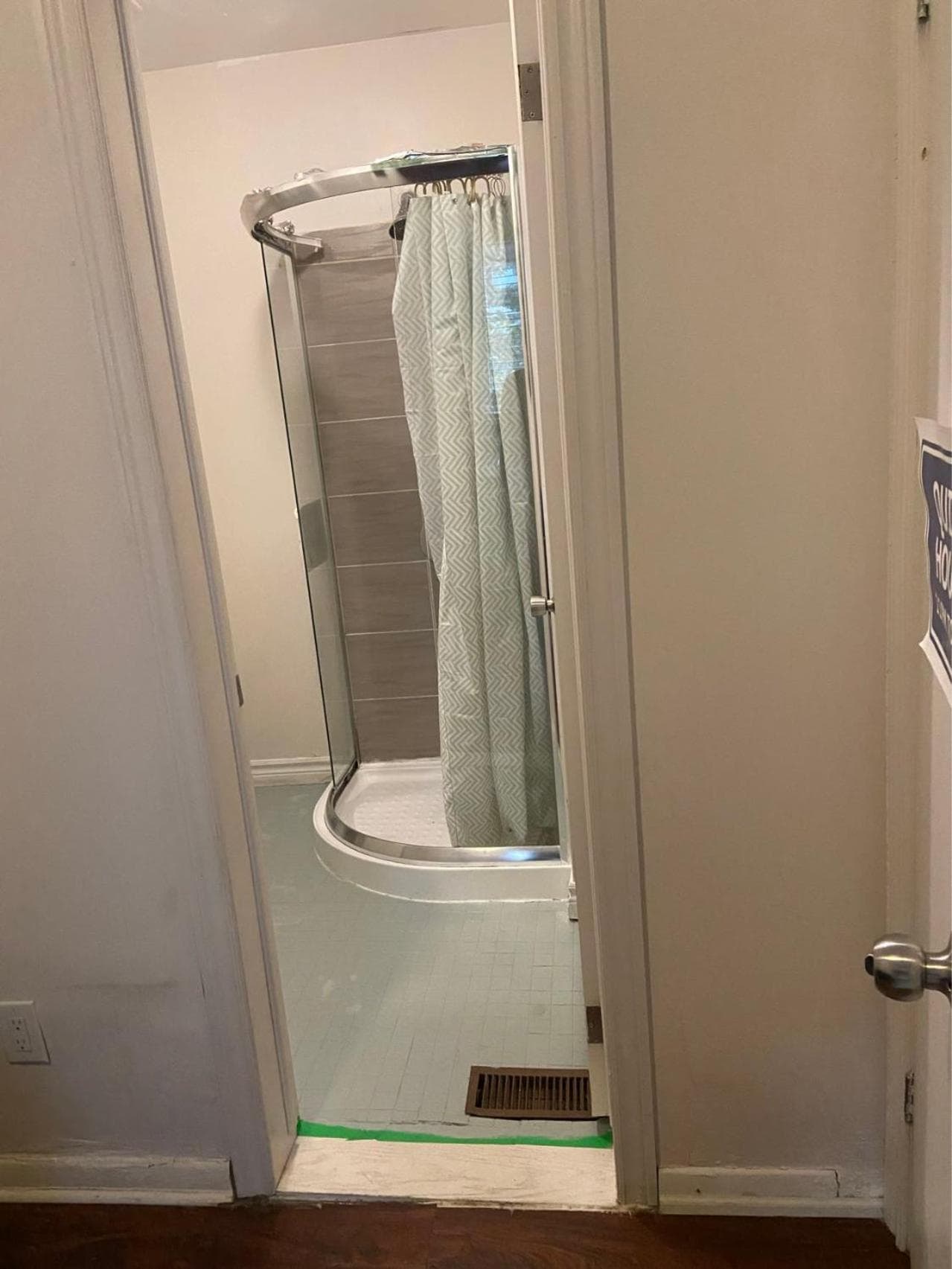 BUDGET Triple Room with En Suite Bathroom 36A