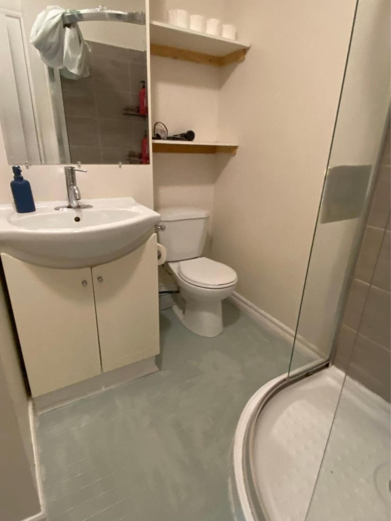 BUDGET Triple Room with En Suite Bathroom 36A