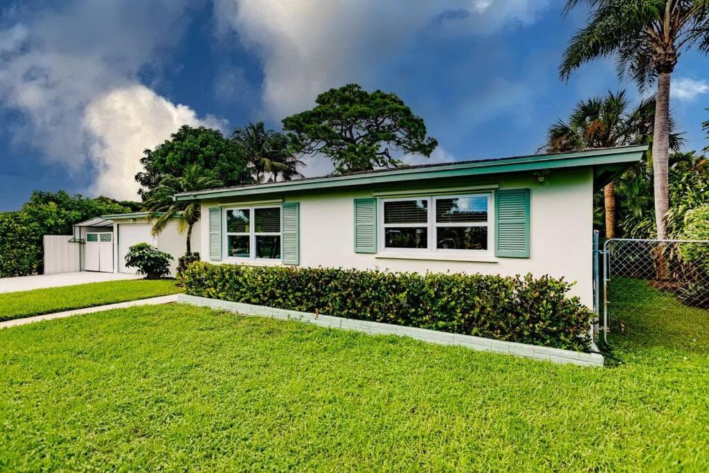 Modern 3BR Escape Has Pets, Free Parking, Workspace