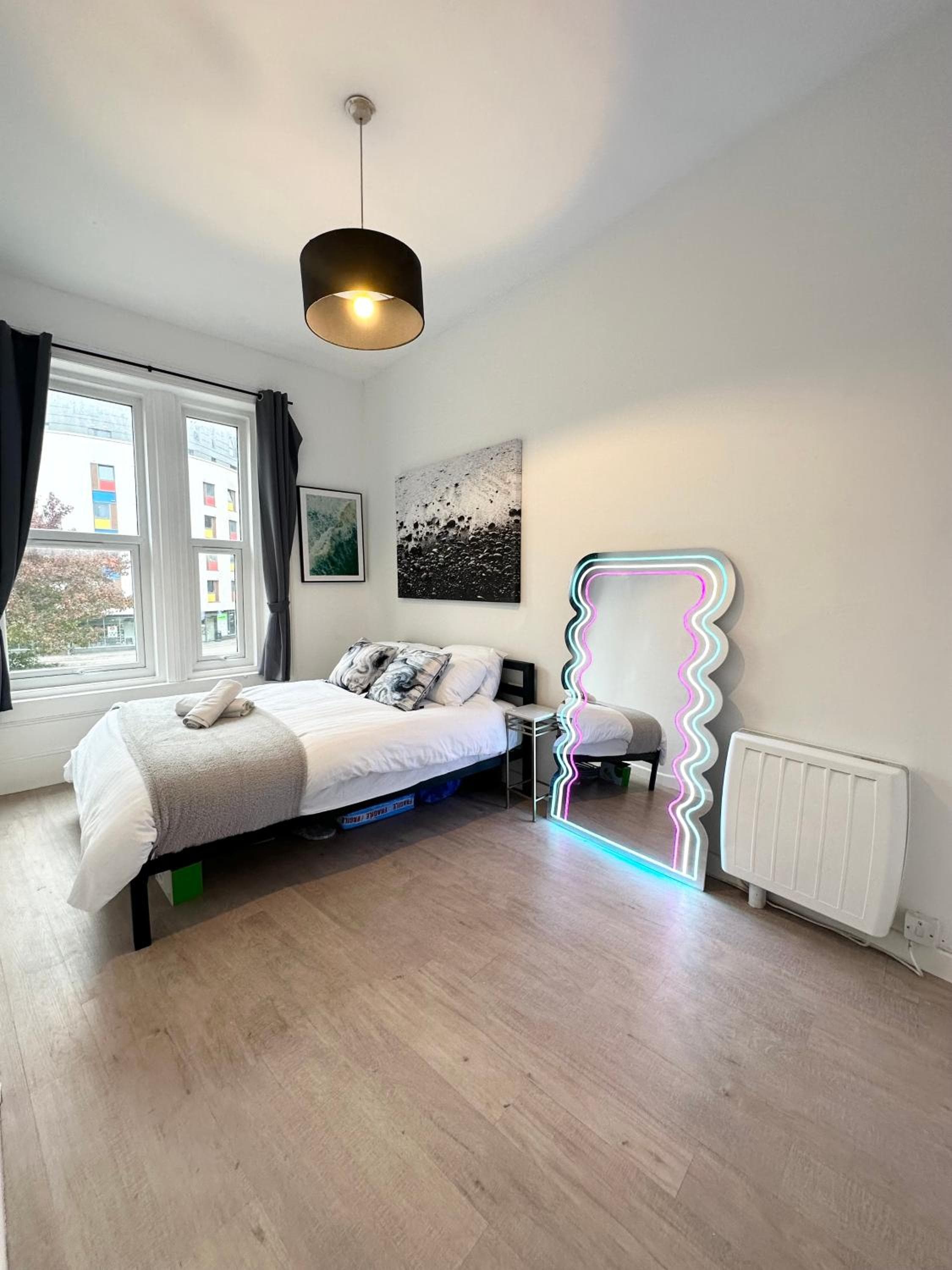 The City Surf Apartment - By Coastline Retreats - FREE PARKING INCLUDED - Sleeps 5 - City Centre
