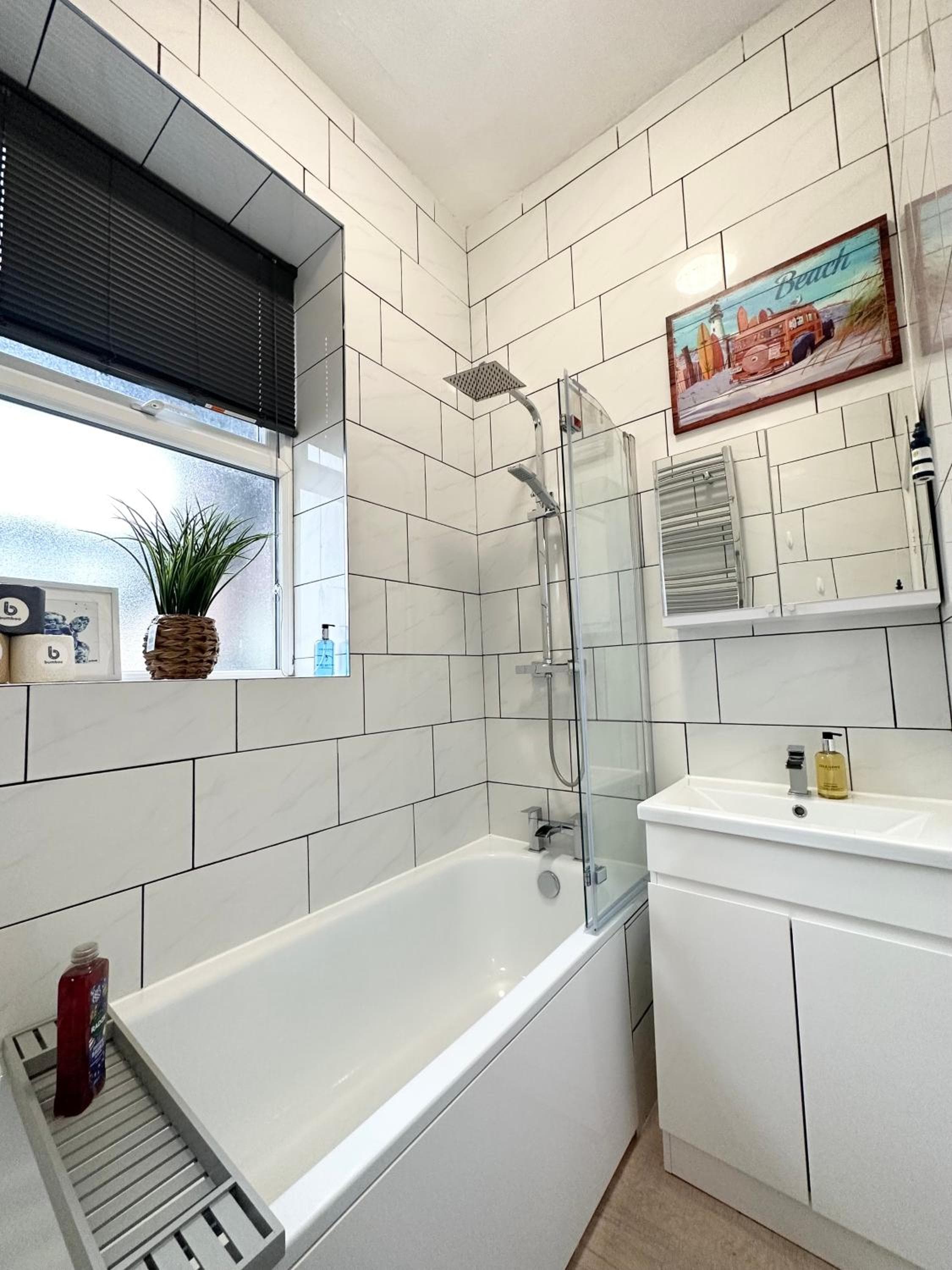 The City Surf Apartment - By Coastline Retreats - FREE PARKING INCLUDED - Sleeps 5 - City Centre