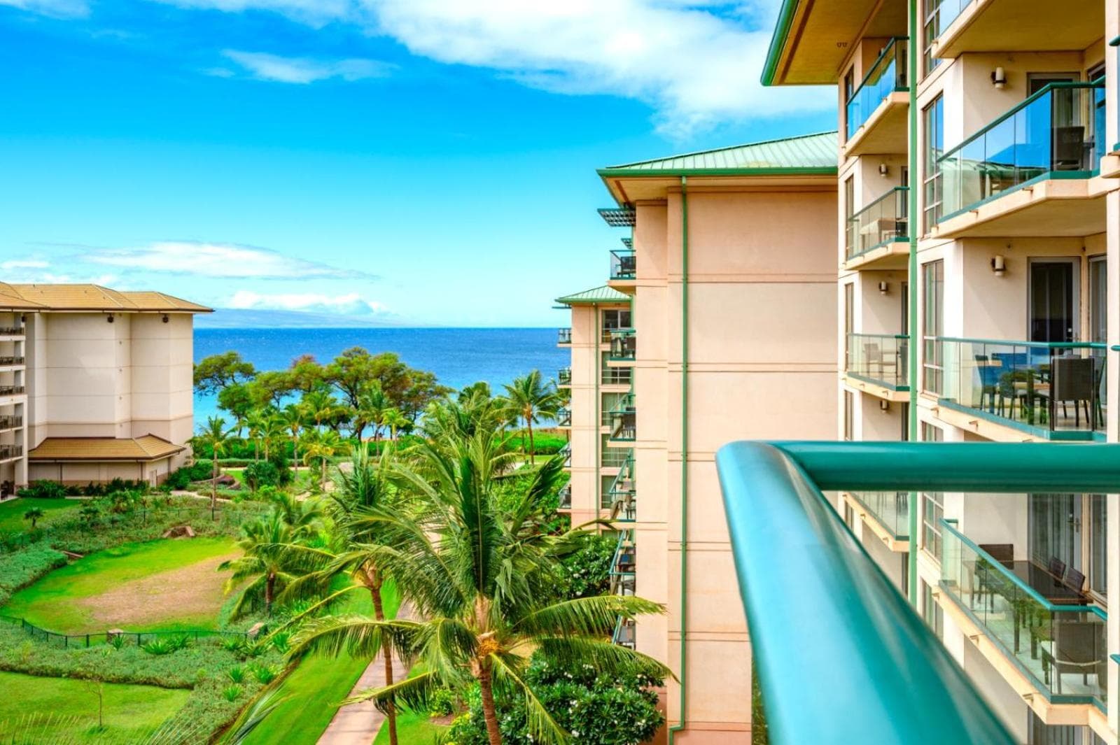 KBM Resorts: Honua Kai Hokulani HKH-620 XL Lanai Corner with Ocean Views Includes Rental Car