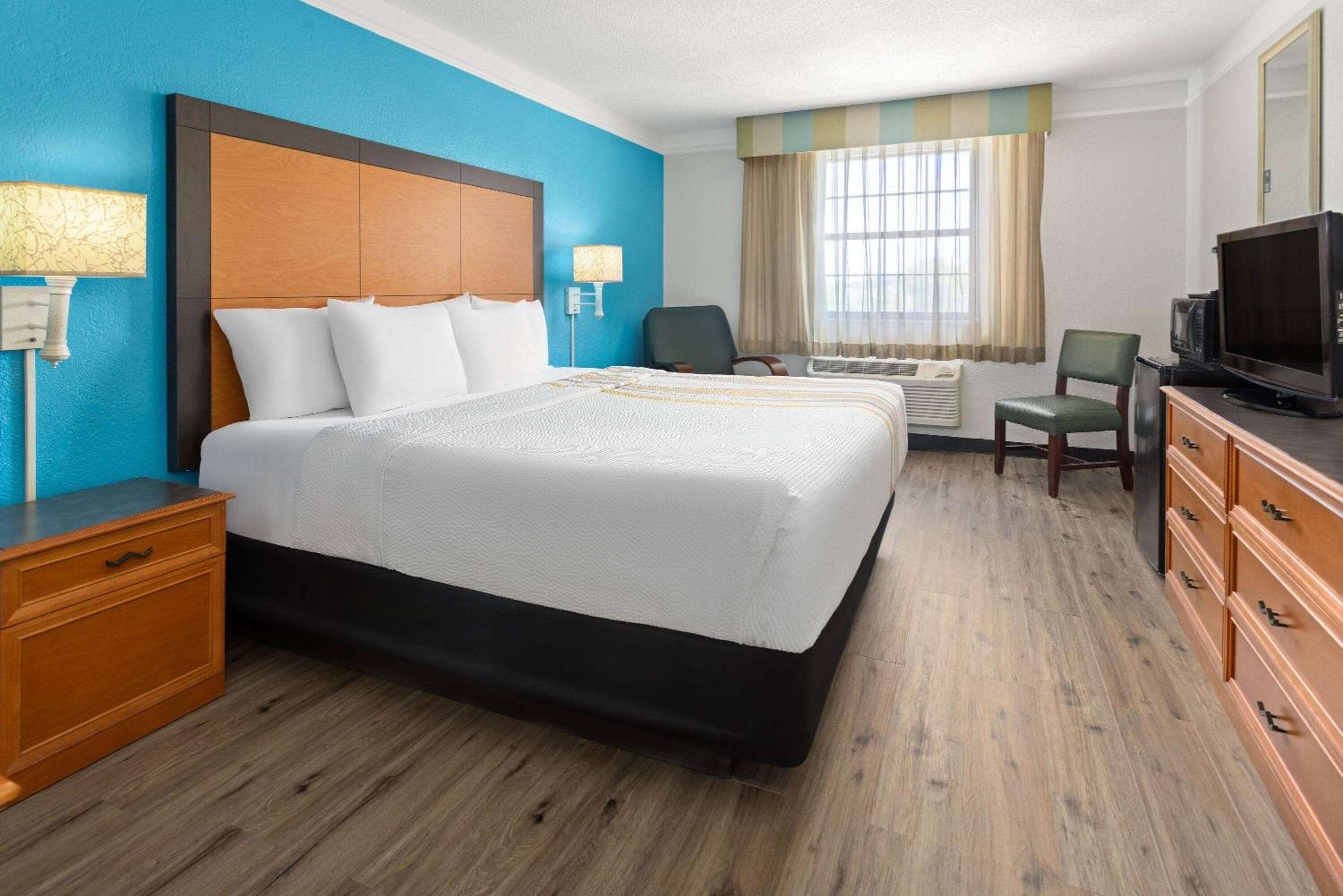 La Quinta Inn by Wyndham Pittsburgh Airport
