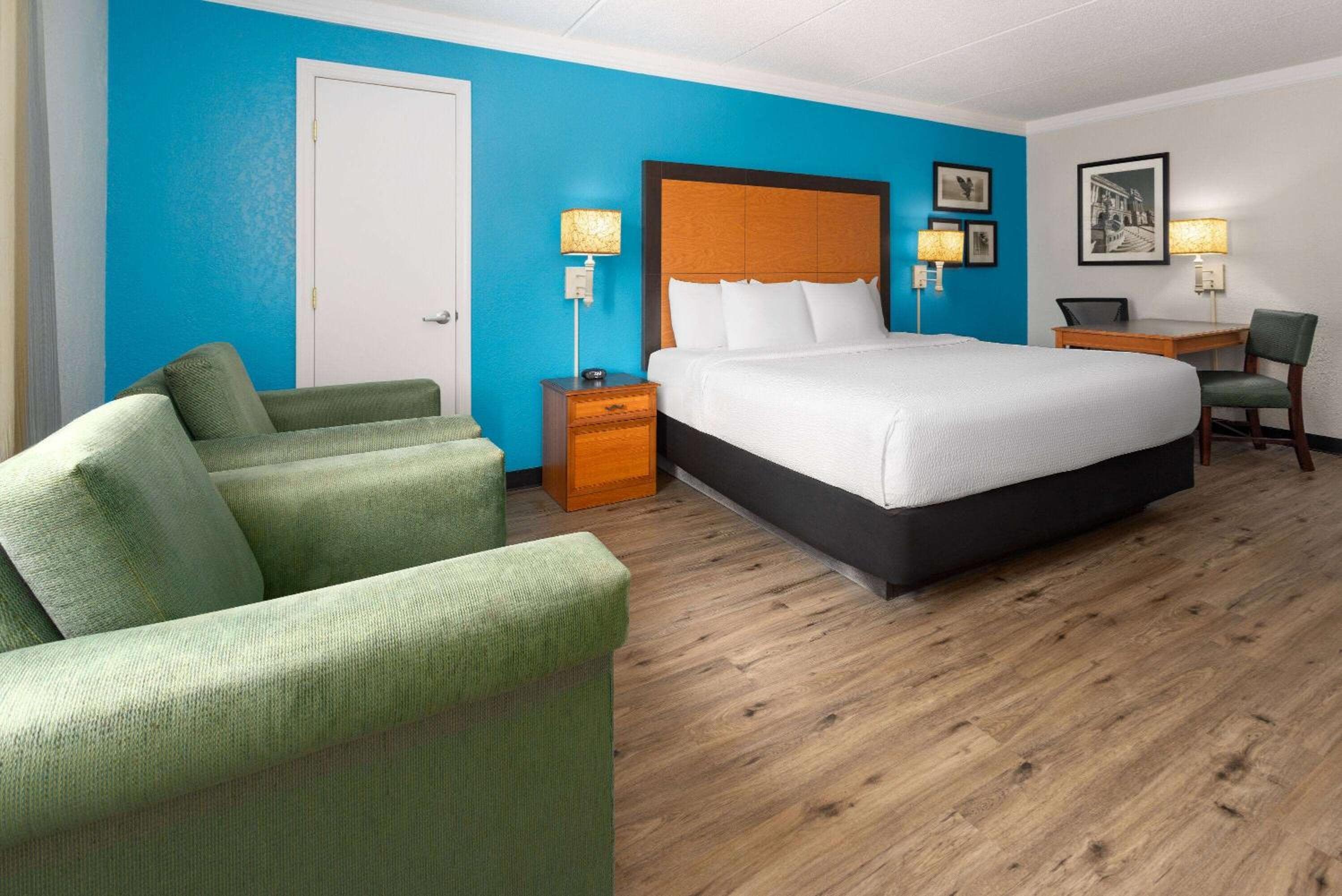 La Quinta Inn by Wyndham Pittsburgh Airport