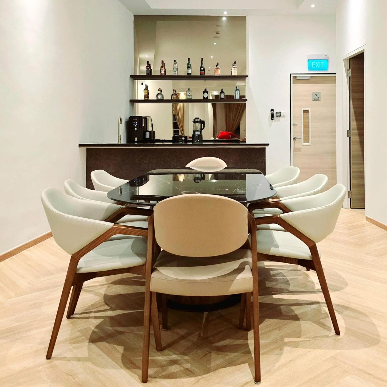 The White House - Serviced Residences by Cove & Belle Living