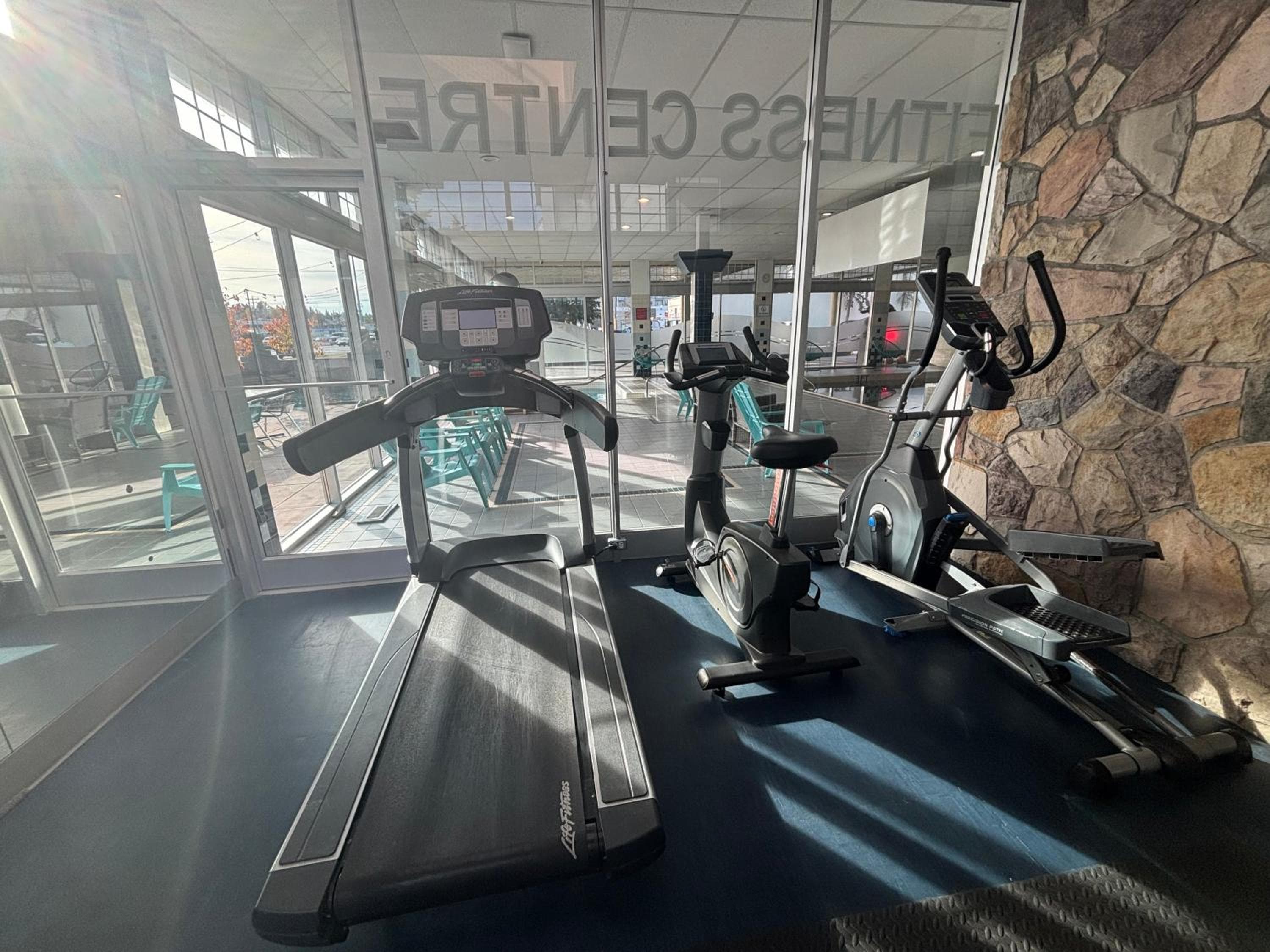 Super 8 by Wyndham Macleod Trail Calgary