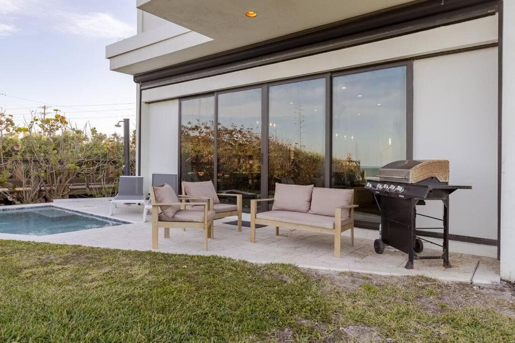 Oceanfront 4-bed Designer Villa with private pool